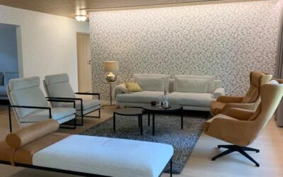 Omakotitalon suunnittelu: 70-luvun ison omakotitalon saneerausremontti Sääkjärvellä, Lempäälässä. Kokonaisvaltainen sisustussuunnittelu. Tilasuunnittelusta tekstiileihin. Sisustussuunnittelija Tampere, Marika Piekkala, Ylöjärvi