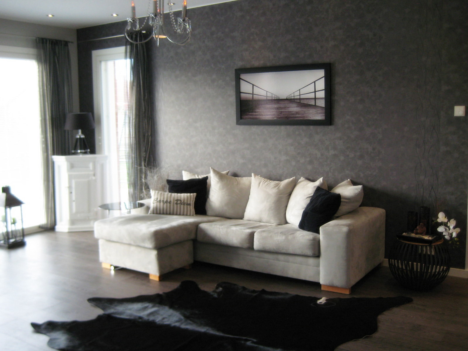 Marikan SisustusStudion tyhjästä paperista ( tietokone pohjasta) itse suunniteltu ja luotu koti, oma koti vuosista 2011-- >> Omakotitalossa on tehty kokonaisvaltaisesti tilasuunnittelu, valaistusssuunnittelu, kiintokalustesuunnittelu, pintasuunnittelu, tekstiilisuunnittelu ja pienesineiden stailausta. Koti oli esillä Meidän Talo lehdessä vuonna 2013. Tilasuunnittelija Marika Piekkala, sisustussuunnittelija Tampere.