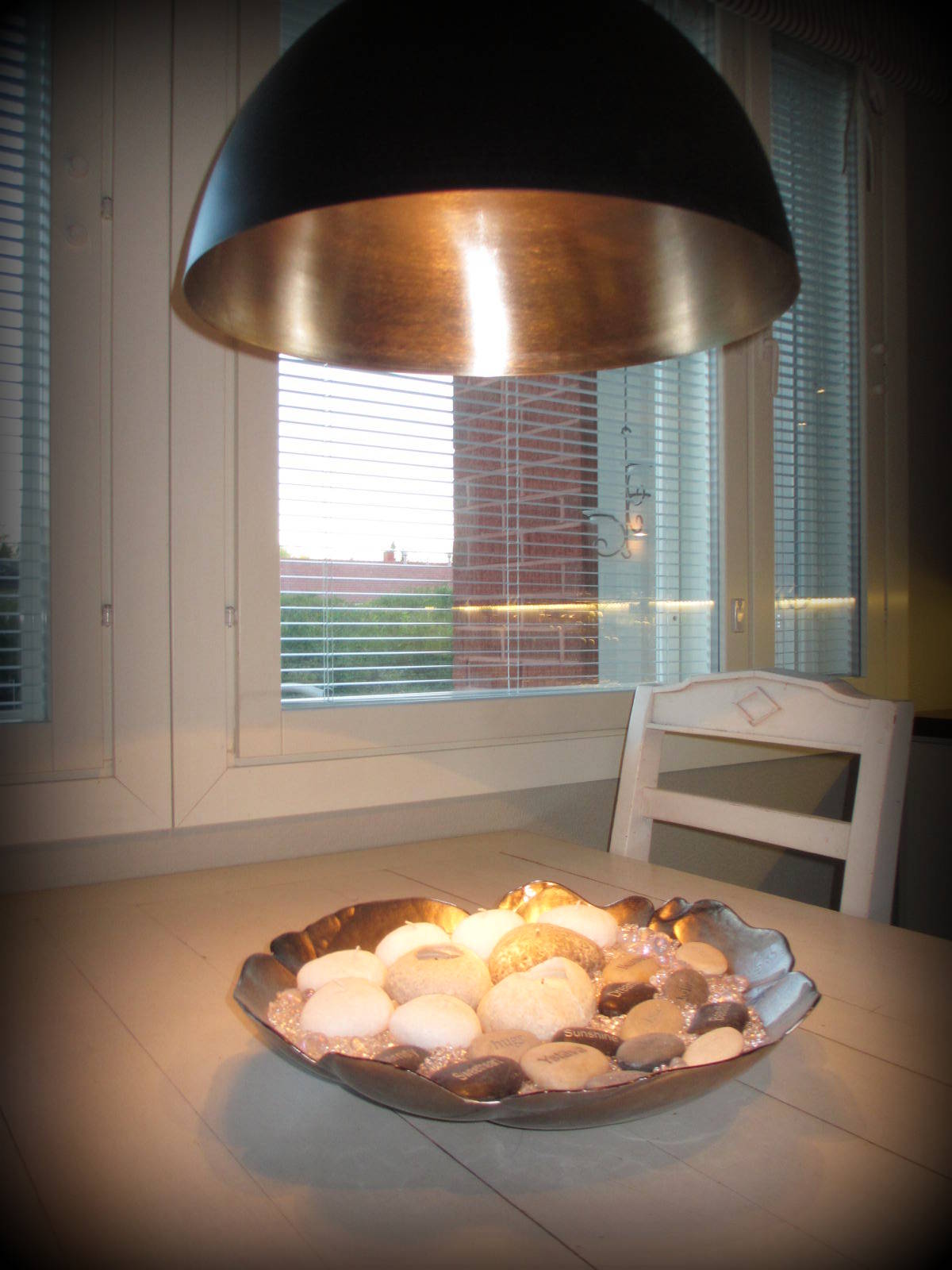 Marikan SisustusStudion tyhjästä paperista ( tietokone pohjasta) itse suunniteltu ja luotu koti, oma koti vuosista 2011-- >> Omakotitalossa on tehty kokonaisvaltaisesti tilasuunnittelu, valaistusssuunnittelu, kiintokalustesuunnittelu, pintasuunnittelu, tekstiilisuunnittelu ja pienesineiden stailausta. Koti oli esillä Meidän Talo lehdessä vuonna 2013. Tilasuunnittelija Marika Piekkala, sisustussuunnittelija Tampere.