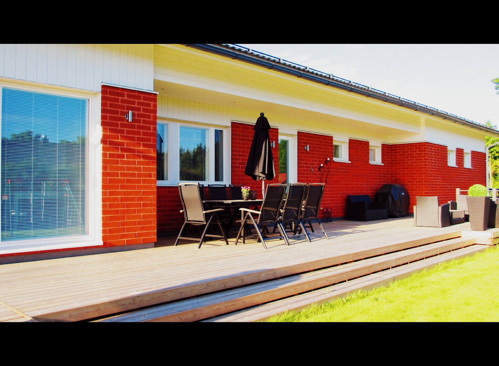 Marikan SisustusStudion tyhjästä paperista ( tietokone pohjasta) itse suunniteltu ja luotu koti, oma koti vuosista 2011-- >> Omakotitalossa on tehty kokonaisvaltaisesti tilasuunnittelu, valaistusssuunnittelu, kiintokalustesuunnittelu, pintasuunnittelu, tekstiilisuunnittelu ja pienesineiden stailausta. Koti oli esillä Meidän Talo lehdessä vuonna 2013. Tilasuunnittelija Marika Piekkala, sisustussuunnittelija Tampere.