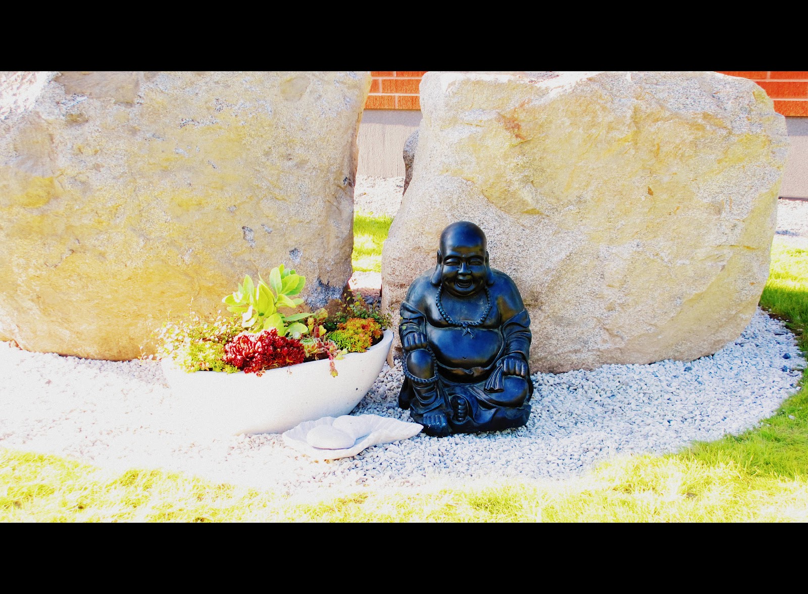 Marikan SisustusStudion tyhjästä paperista ( tietokone pohjasta) itse suunniteltu ja luotu koti, oma koti vuosista 2011-- >> Omakotitalossa on tehty kokonaisvaltaisesti tilasuunnittelu, valaistusssuunnittelu, kiintokalustesuunnittelu, pintasuunnittelu, tekstiilisuunnittelu ja pienesineiden stailausta. Koti oli esillä Meidän Talo lehdessä vuonna 2013. Tilasuunnittelija Marika Piekkala, sisustussuunnittelija Tampere.