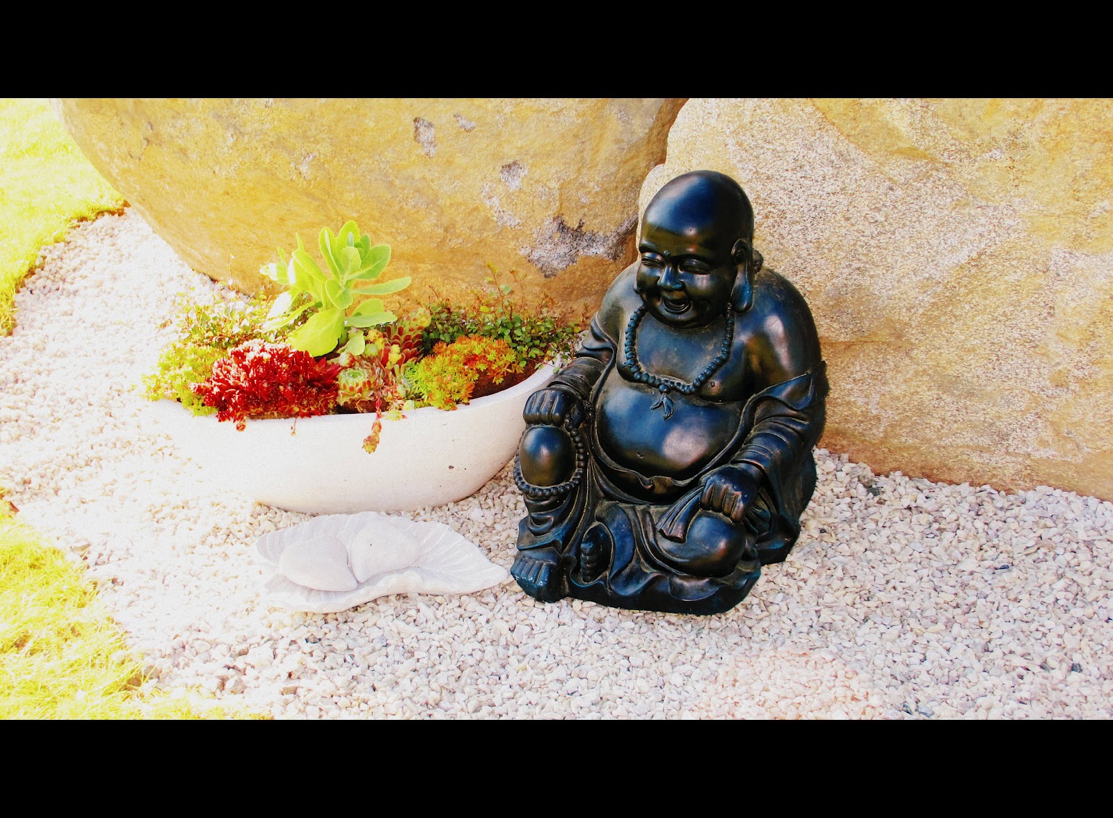 Marikan SisustusStudion tyhjästä paperista ( tietokone pohjasta) itse suunniteltu ja luotu koti, oma koti vuosista 2011-- >> Omakotitalossa on tehty kokonaisvaltaisesti tilasuunnittelu, valaistusssuunnittelu, kiintokalustesuunnittelu, pintasuunnittelu, tekstiilisuunnittelu ja pienesineiden stailausta. Koti oli esillä Meidän Talo lehdessä vuonna 2013. Tilasuunnittelija Marika Piekkala, sisustussuunnittelija Tampere.