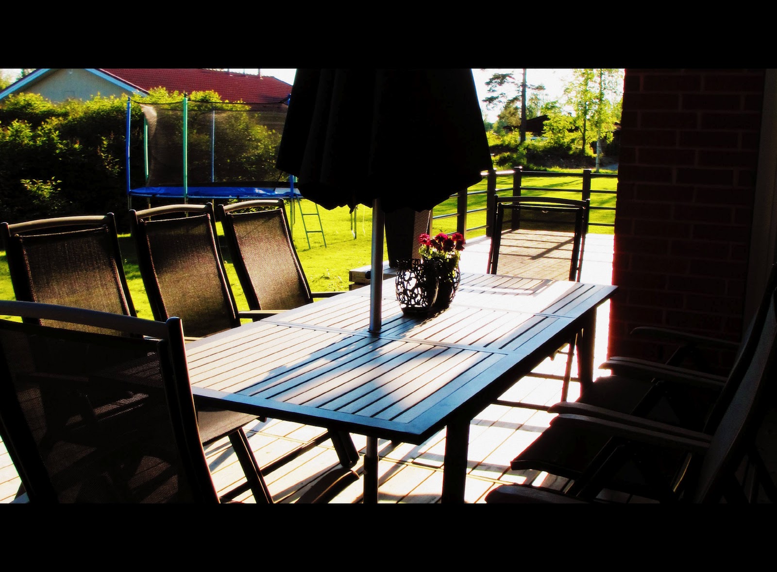 Marikan SisustusStudion tyhjästä paperista ( tietokone pohjasta) itse suunniteltu ja luotu koti, oma koti vuosista 2011-- >> Omakotitalossa on tehty kokonaisvaltaisesti tilasuunnittelu, valaistusssuunnittelu, kiintokalustesuunnittelu, pintasuunnittelu, tekstiilisuunnittelu ja pienesineiden stailausta. Koti oli esillä Meidän Talo lehdessä vuonna 2013. Tilasuunnittelija Marika Piekkala, sisustussuunnittelija Tampere.