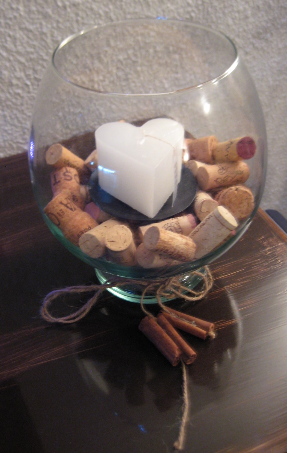 Tilasuunnittelua Somerolla, tilasuunnittelija Marika Piekkala, vanhasta kellaritiloista tuli SPA, sauna, wc, oleskelutila, käytävä ja kodinhoitohuone. Pintasuunnittelu ja valaistussuunnittelu, sekä kiintokalustesuunnittelu, kalusteiden etsintää ja yhteensovittamista, sekä stailausta. Katso myös ennen kuvat lähtökohdista. Sisustussuunnittelija Marika Piekkala, Tampere, Somero, Turku ja Helsinki.