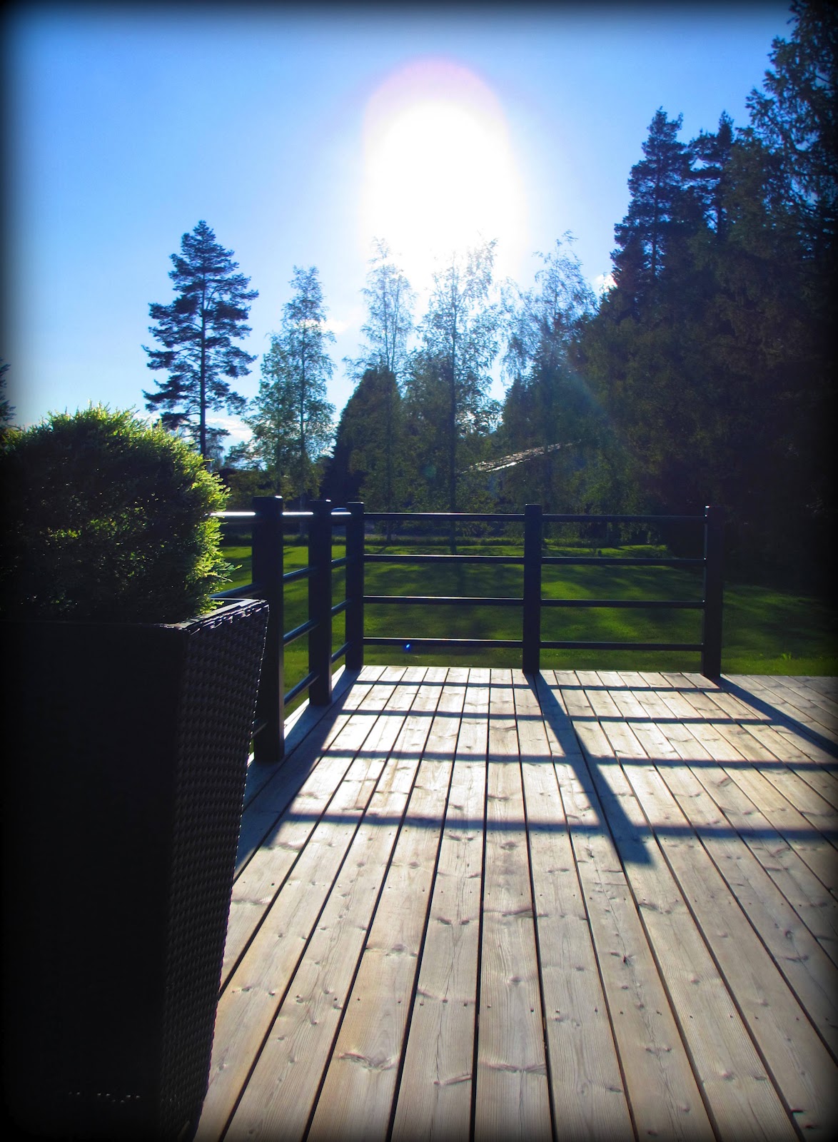 Marikan SisustusStudion tyhjästä paperista ( tietokone pohjasta) itse suunniteltu ja luotu koti, oma koti vuosista 2011-- >> Omakotitalossa on tehty kokonaisvaltaisesti tilasuunnittelu, valaistusssuunnittelu, kiintokalustesuunnittelu, pintasuunnittelu, tekstiilisuunnittelu ja pienesineiden stailausta. Koti oli esillä Meidän Talo lehdessä vuonna 2013. Tilasuunnittelija Marika Piekkala, sisustussuunnittelija Tampere.