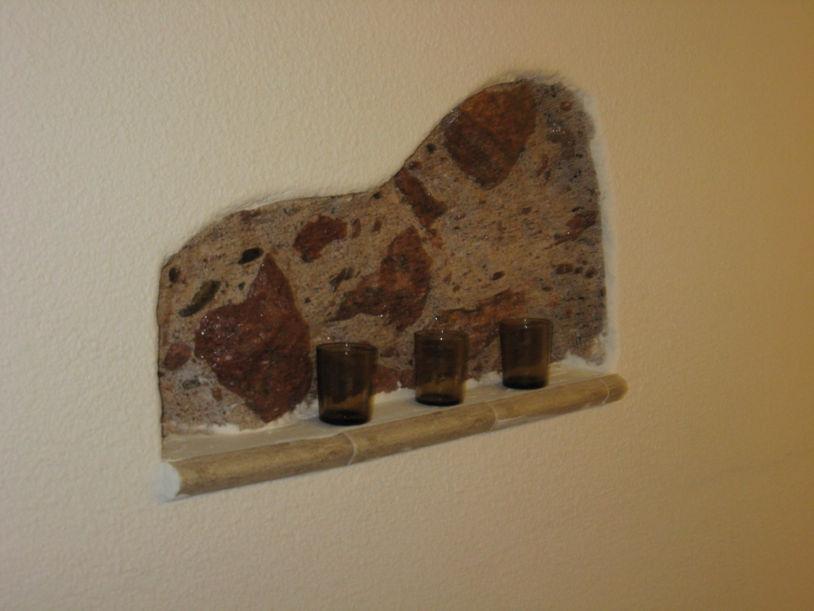 Tilasuunnittelua Somerolla, tilasuunnittelija Marika Piekkala, vanhasta kellaritiloista tuli SPA, sauna, wc, oleskelutila, käytävä ja kodinhoitohuone. Pintasuunnittelu ja valaistussuunnittelu, sekä kiintokalustesuunnittelu, kalusteiden etsintää ja yhteensovittamista, sekä stailausta. Katso myös ennen kuvat lähtökohdista. Sisustussuunnittelija Marika Piekkala, Tampere, Somero, Turku ja Helsinki.