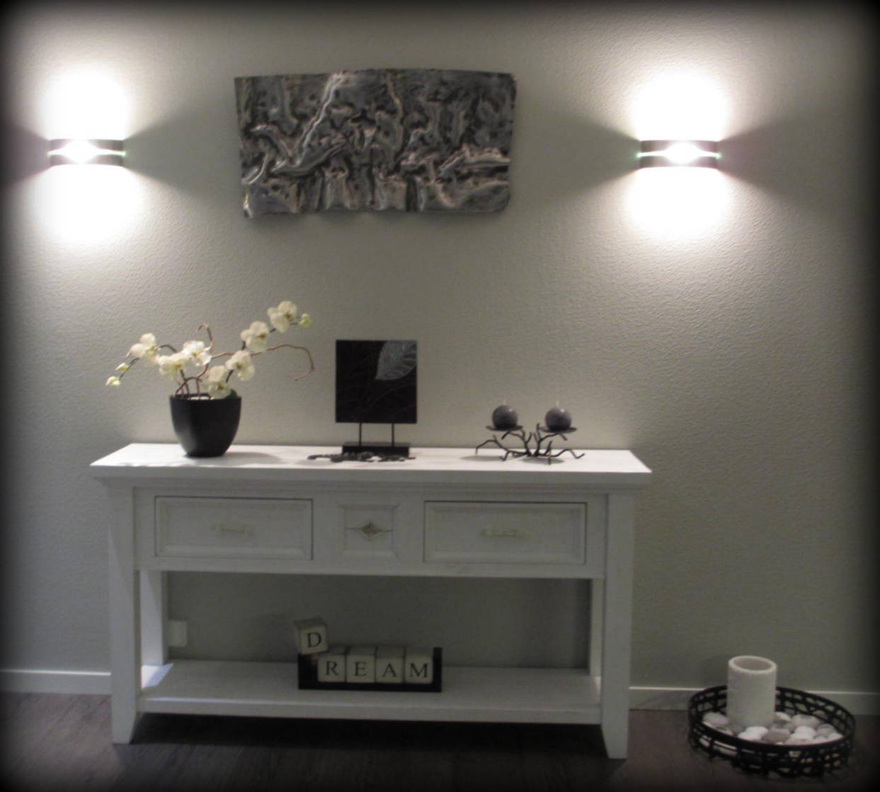 Marikan SisustusStudion tyhjästä paperista ( tietokone pohjasta) itse suunniteltu ja luotu koti, oma koti vuosista 2011-- >> Omakotitalossa on tehty kokonaisvaltaisesti tilasuunnittelu, valaistusssuunnittelu, kiintokalustesuunnittelu, pintasuunnittelu, tekstiilisuunnittelu ja pienesineiden stailausta. Koti oli esillä Meidän Talo lehdessä vuonna 2013. Tilasuunnittelija Marika Piekkala, sisustussuunnittelija Tampere.