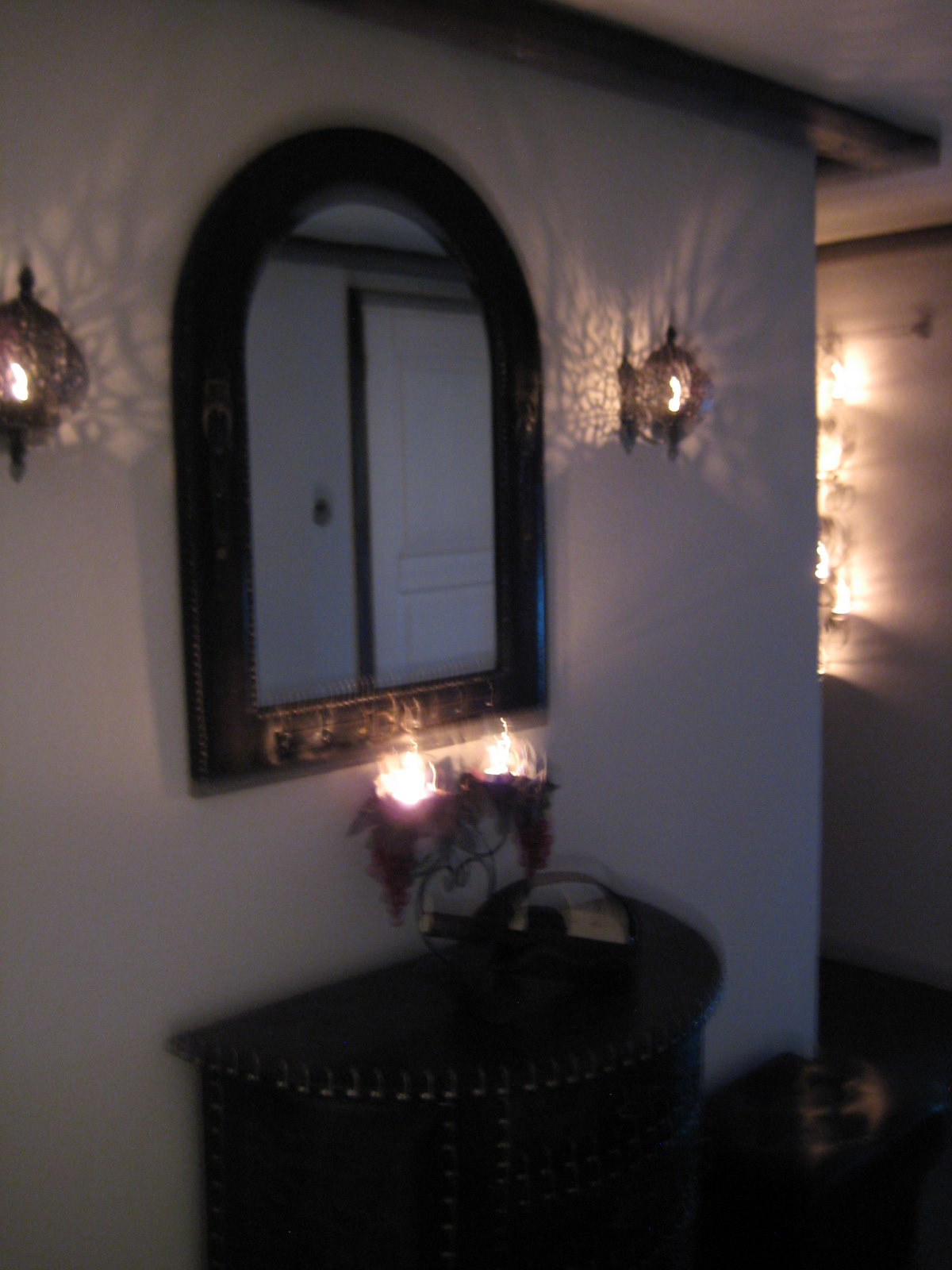 Tilasuunnittelua Somerolla, tilasuunnittelija Marika Piekkala, vanhasta kellaritiloista tuli SPA, sauna, wc, oleskelutila, käytävä ja kodinhoitohuone. Pintasuunnittelu ja valaistussuunnittelu, sekä kiintokalustesuunnittelu, kalusteiden etsintää ja yhteensovittamista, sekä stailausta. Katso myös ennen kuvat lähtökohdista. Sisustussuunnittelija Marika Piekkala, Tampere, Somero, Turku ja Helsinki.