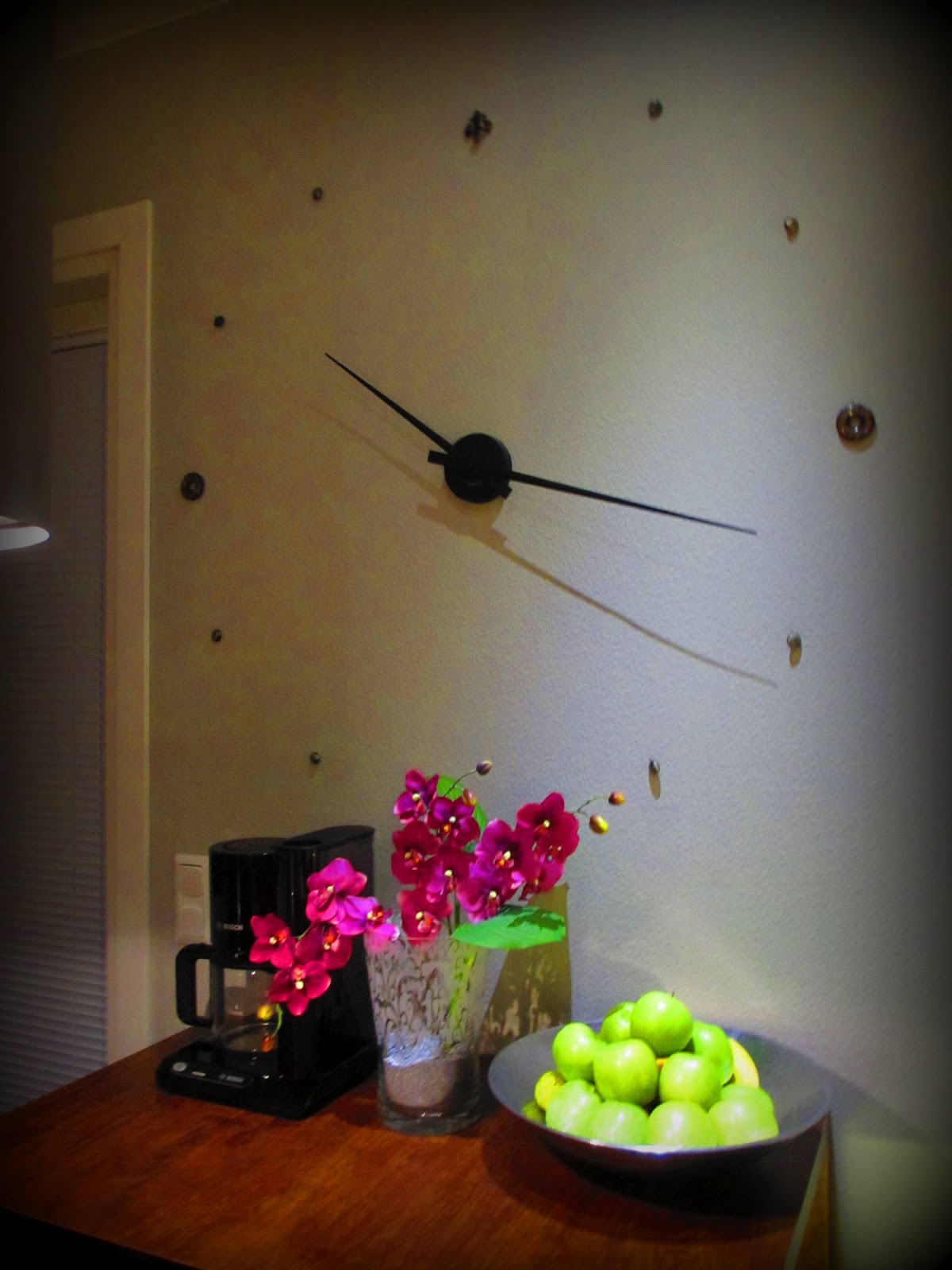 Marikan SisustusStudion tyhjästä paperista ( tietokone pohjasta) itse suunniteltu ja luotu koti, oma koti vuosista 2011-- >> Omakotitalossa on tehty kokonaisvaltaisesti tilasuunnittelu, valaistusssuunnittelu, kiintokalustesuunnittelu, pintasuunnittelu, tekstiilisuunnittelu ja pienesineiden stailausta. Koti oli esillä Meidän Talo lehdessä vuonna 2013. Tilasuunnittelija Marika Piekkala, sisustussuunnittelija Tampere.