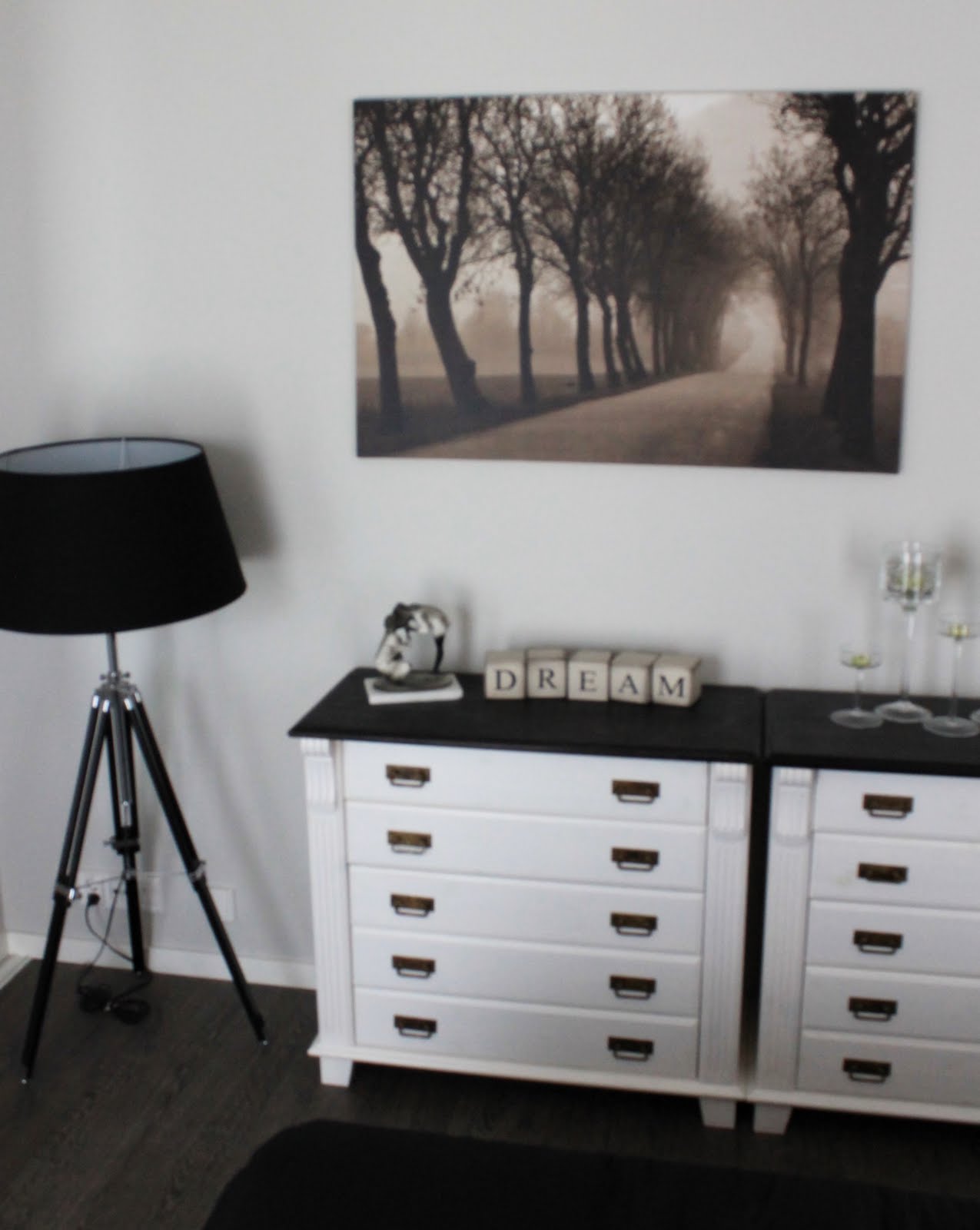 Marikan SisustusStudion tyhjästä paperista ( tietokone pohjasta) itse suunniteltu ja luotu koti, oma koti vuosista 2011-- >> Omakotitalossa on tehty kokonaisvaltaisesti tilasuunnittelu, valaistusssuunnittelu, kiintokalustesuunnittelu, pintasuunnittelu, tekstiilisuunnittelu ja pienesineiden stailausta. Koti oli esillä Meidän Talo lehdessä vuonna 2013. Tilasuunnittelija Marika Piekkala, sisustussuunnittelija Tampere.