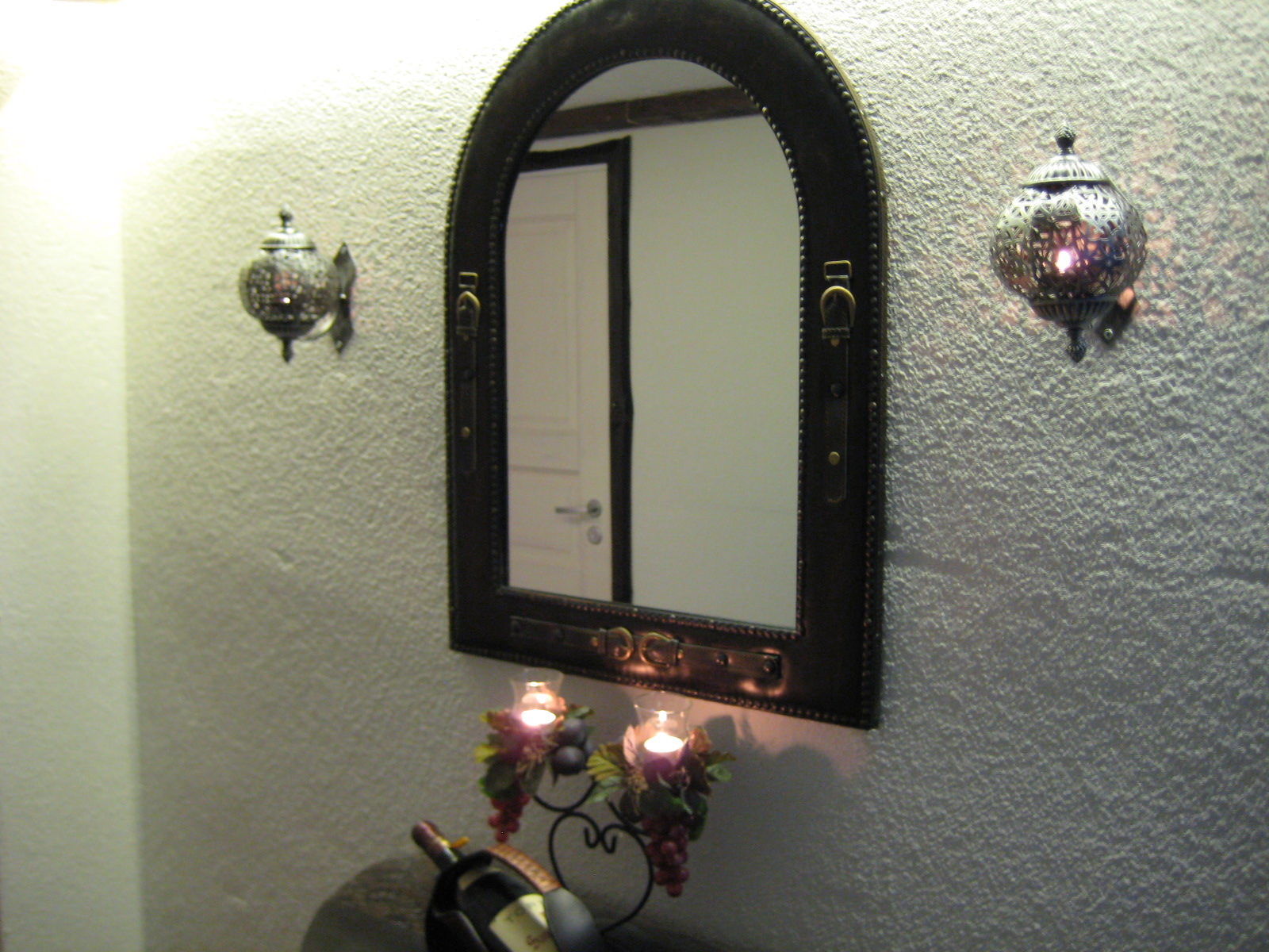 Tilasuunnittelua Somerolla, tilasuunnittelija Marika Piekkala, vanhasta kellaritiloista tuli SPA, sauna, wc, oleskelutila, käytävä ja kodinhoitohuone. Pintasuunnittelu ja valaistussuunnittelu, sekä kiintokalustesuunnittelu, kalusteiden etsintää ja yhteensovittamista, sekä stailausta. Katso myös ennen kuvat lähtökohdista. Sisustussuunnittelija Marika Piekkala, Tampere, Somero, Turku ja Helsinki.