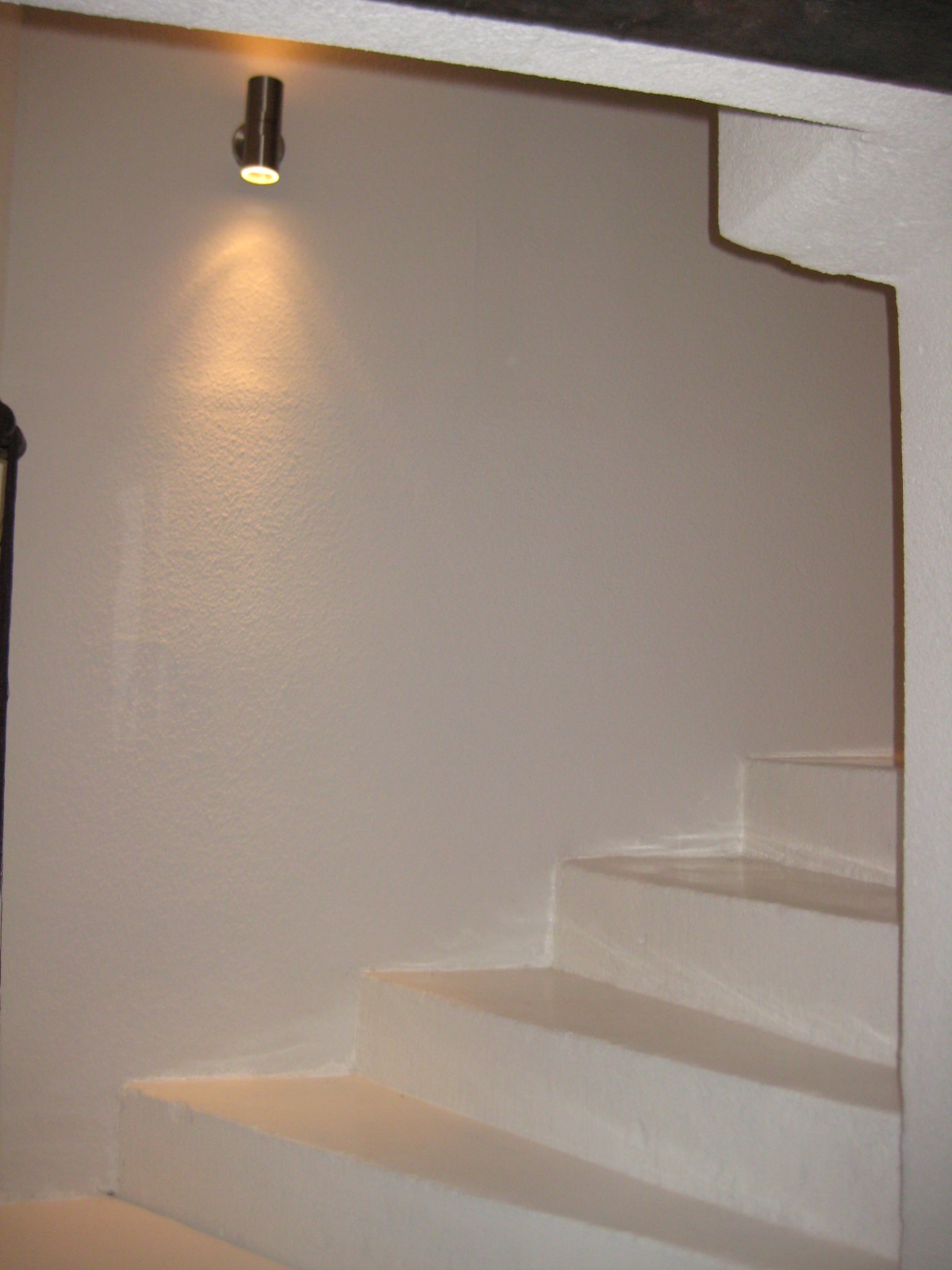 Tilasuunnittelua Somerolla, tilasuunnittelija Marika Piekkala, vanhasta kellaritiloista tuli SPA, sauna, wc, oleskelutila, käytävä ja kodinhoitohuone. Pintasuunnittelu ja valaistussuunnittelu, sekä kiintokalustesuunnittelu, kalusteiden etsintää ja yhteensovittamista, sekä stailausta. Katso myös ennen kuvat lähtökohdista. Sisustussuunnittelija Marika Piekkala, Tampere, Somero, Turku ja Helsinki.