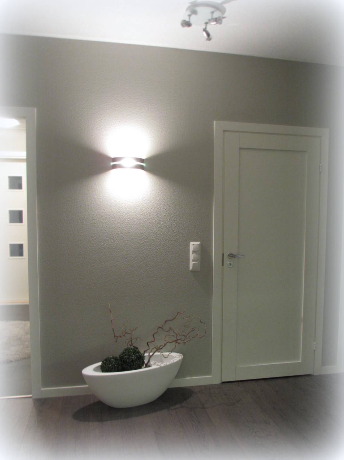 Marikan SisustusStudion tyhjästä paperista ( tietokone pohjasta) itse suunniteltu ja luotu koti, oma koti vuosista 2011-- >> Omakotitalossa on tehty kokonaisvaltaisesti tilasuunnittelu, valaistusssuunnittelu, kiintokalustesuunnittelu, pintasuunnittelu, tekstiilisuunnittelu ja pienesineiden stailausta. Koti oli esillä Meidän Talo lehdessä vuonna 2013. Tilasuunnittelija Marika Piekkala, sisustussuunnittelija Tampere.