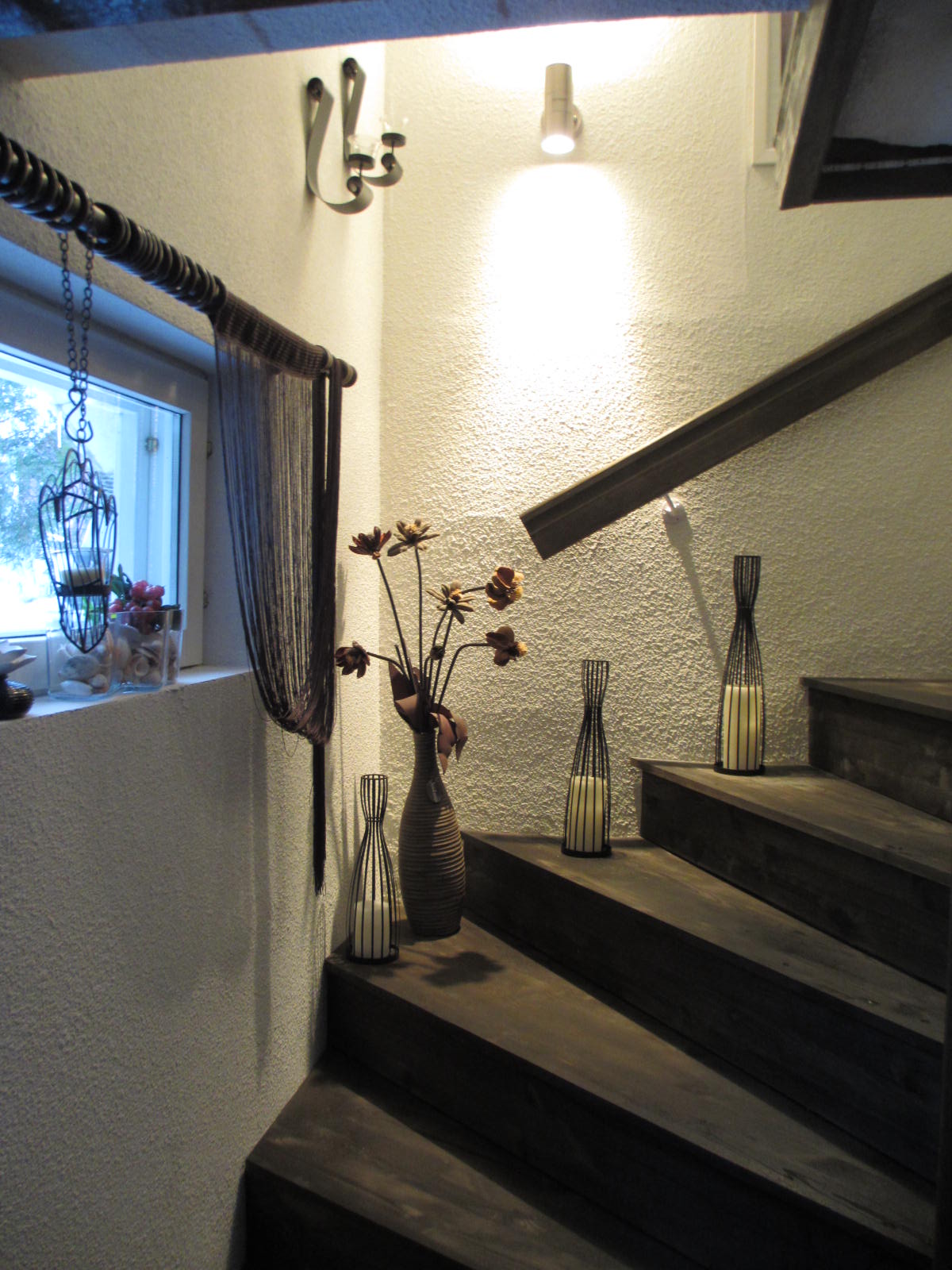 Tilasuunnittelua Somerolla, tilasuunnittelija Marika Piekkala, vanhasta kellaritiloista tuli SPA, sauna, wc, oleskelutila, käytävä ja kodinhoitohuone. Pintasuunnittelu ja valaistussuunnittelu, sekä kiintokalustesuunnittelu, kalusteiden etsintää ja yhteensovittamista, sekä stailausta. Katso myös ennen kuvat lähtökohdista. Sisustussuunnittelija Marika Piekkala, Tampere, Somero, Turku ja Helsinki.