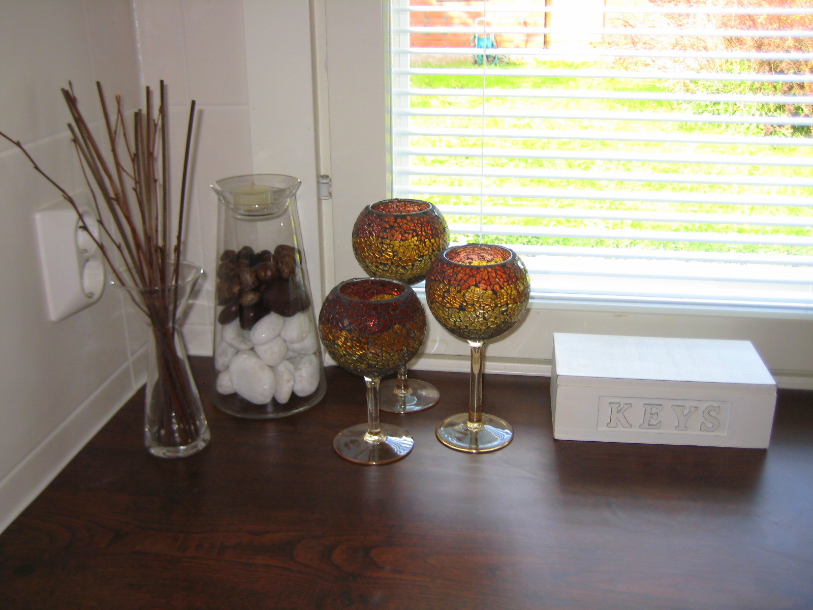 Marikan SisustusStudion tyhjästä paperista ( tietokone pohjasta) itse suunniteltu ja luotu koti, oma koti vuosista 2011-- >> Omakotitalossa on tehty kokonaisvaltaisesti tilasuunnittelu, valaistusssuunnittelu, kiintokalustesuunnittelu, pintasuunnittelu, tekstiilisuunnittelu ja pienesineiden stailausta. Koti oli esillä Meidän Talo lehdessä vuonna 2013. Tilasuunnittelija Marika Piekkala, sisustussuunnittelija Tampere.