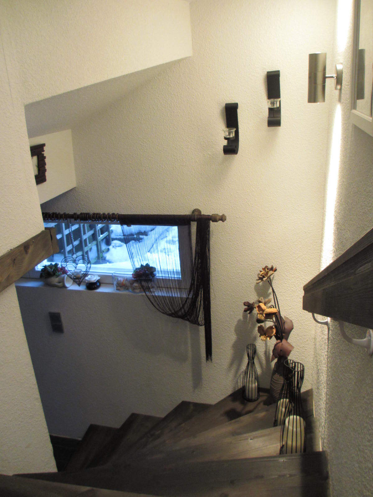 Tilasuunnittelua Somerolla, tilasuunnittelija Marika Piekkala, vanhasta kellaritiloista tuli SPA, sauna, wc, oleskelutila, käytävä ja kodinhoitohuone. Pintasuunnittelu ja valaistussuunnittelu, sekä kiintokalustesuunnittelu, kalusteiden etsintää ja yhteensovittamista, sekä stailausta. Katso myös ennen kuvat lähtökohdista. Sisustussuunnittelija Marika Piekkala, Tampere, Somero, Turku ja Helsinki.