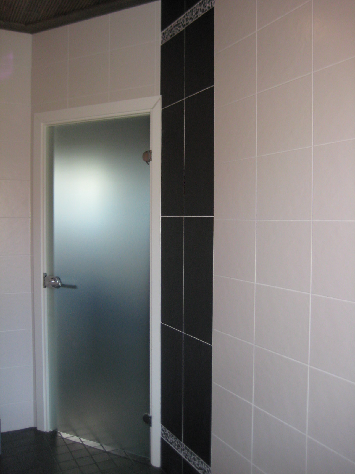 Marikan SisustusStudion tyhjästä paperista ( tietokone pohjasta) itse suunniteltu ja luotu koti, oma koti vuosista 2011-- >> Omakotitalossa on tehty kokonaisvaltaisesti tilasuunnittelu, valaistusssuunnittelu, kiintokalustesuunnittelu, pintasuunnittelu, tekstiilisuunnittelu ja pienesineiden stailausta. Koti oli esillä Meidän Talo lehdessä vuonna 2013. Tilasuunnittelija Marika Piekkala, sisustussuunnittelija Tampere.