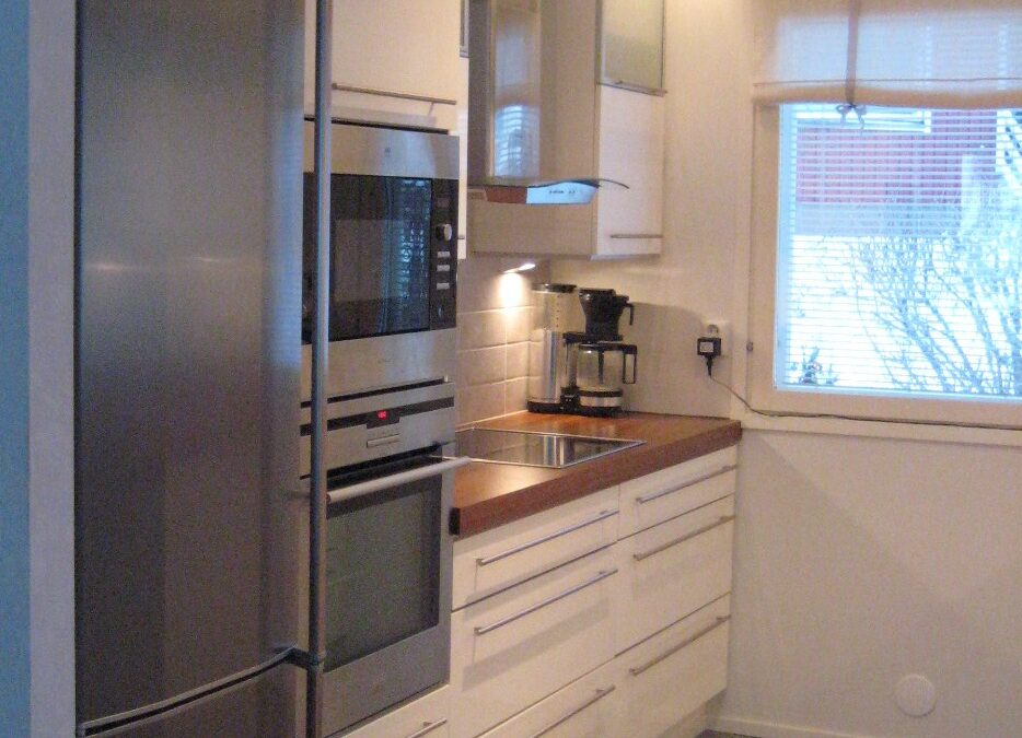 Ensimmäisiä keittiösuunnitteluita, kiintokalustesuunnittelija Marika Piekkala, sisustussuunnittelija Marika Piekkala, Ylöjärvi, Pirkanmaa