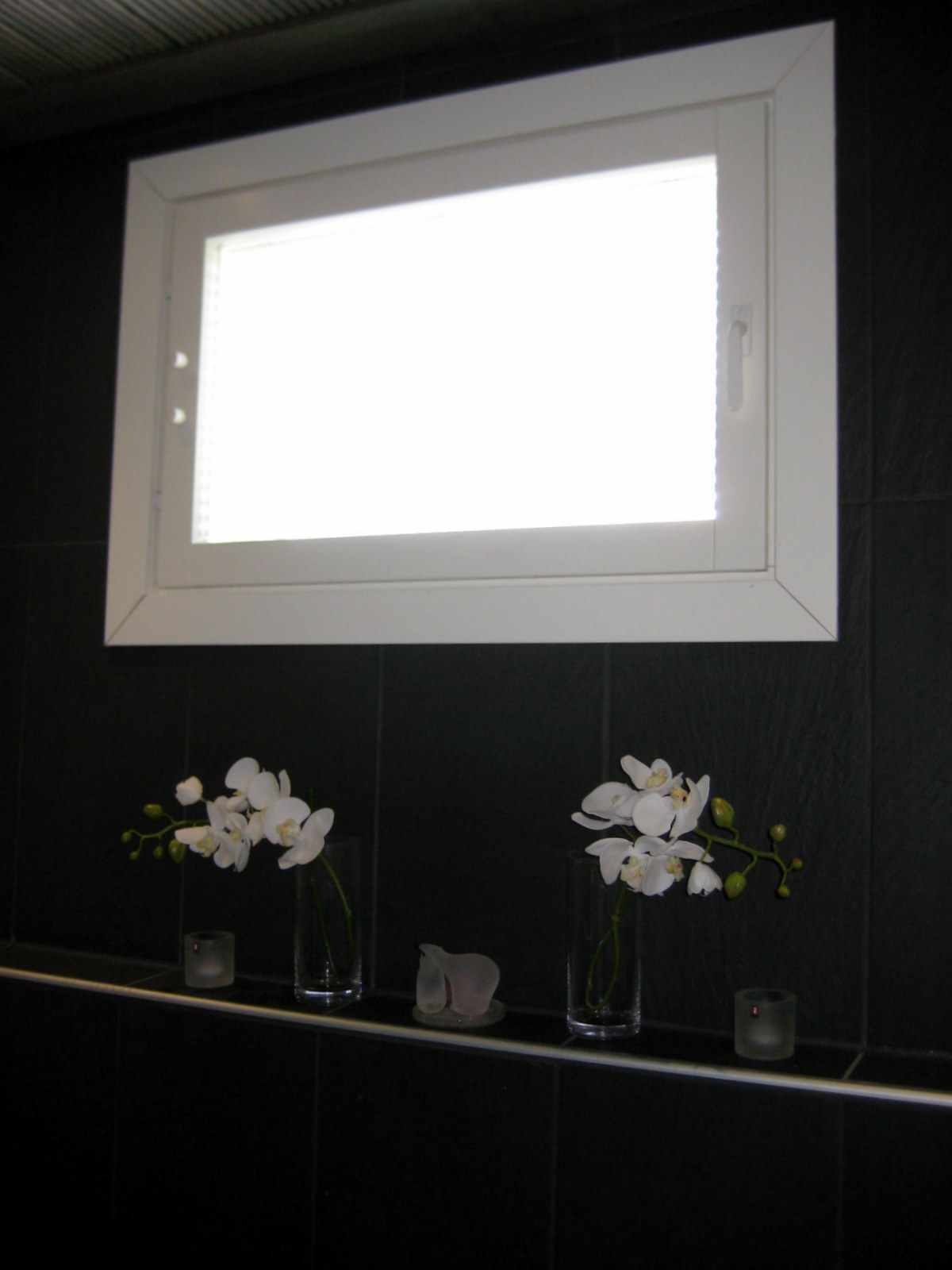 Marikan SisustusStudion tyhjästä paperista ( tietokone pohjasta) itse suunniteltu ja luotu koti, oma koti vuosista 2011-- >> Omakotitalossa on tehty kokonaisvaltaisesti tilasuunnittelu, valaistusssuunnittelu, kiintokalustesuunnittelu, pintasuunnittelu, tekstiilisuunnittelu ja pienesineiden stailausta. Koti oli esillä Meidän Talo lehdessä vuonna 2013. Tilasuunnittelija Marika Piekkala, sisustussuunnittelija Tampere.