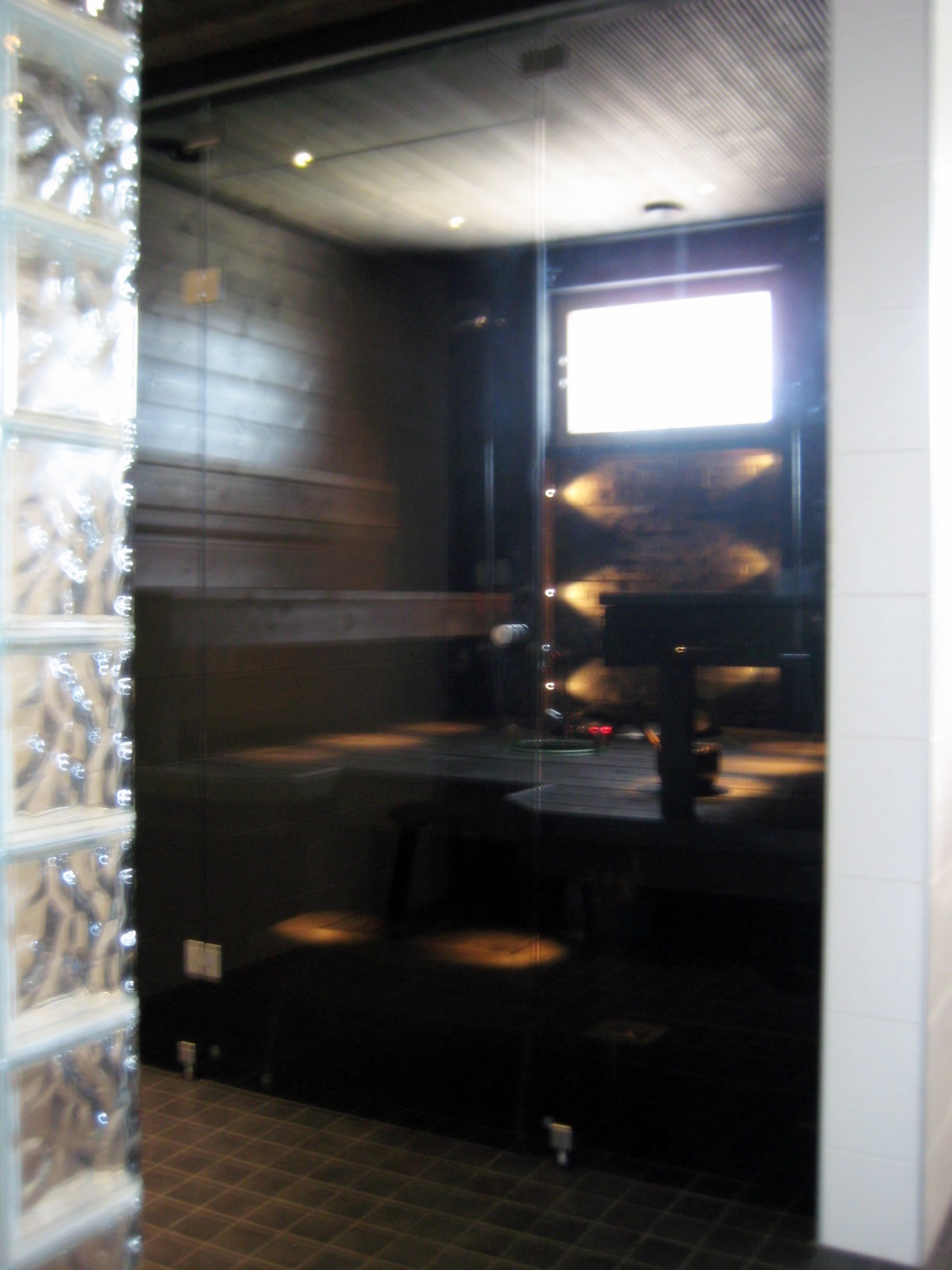 Marikan SisustusStudion tyhjästä paperista ( tietokone pohjasta) itse suunniteltu ja luotu koti, oma koti vuosista 2011-- >> Omakotitalossa on tehty kokonaisvaltaisesti tilasuunnittelu, valaistusssuunnittelu, kiintokalustesuunnittelu, pintasuunnittelu, tekstiilisuunnittelu ja pienesineiden stailausta. Koti oli esillä Meidän Talo lehdessä vuonna 2013. Tilasuunnittelija Marika Piekkala, sisustussuunnittelija Tampere.