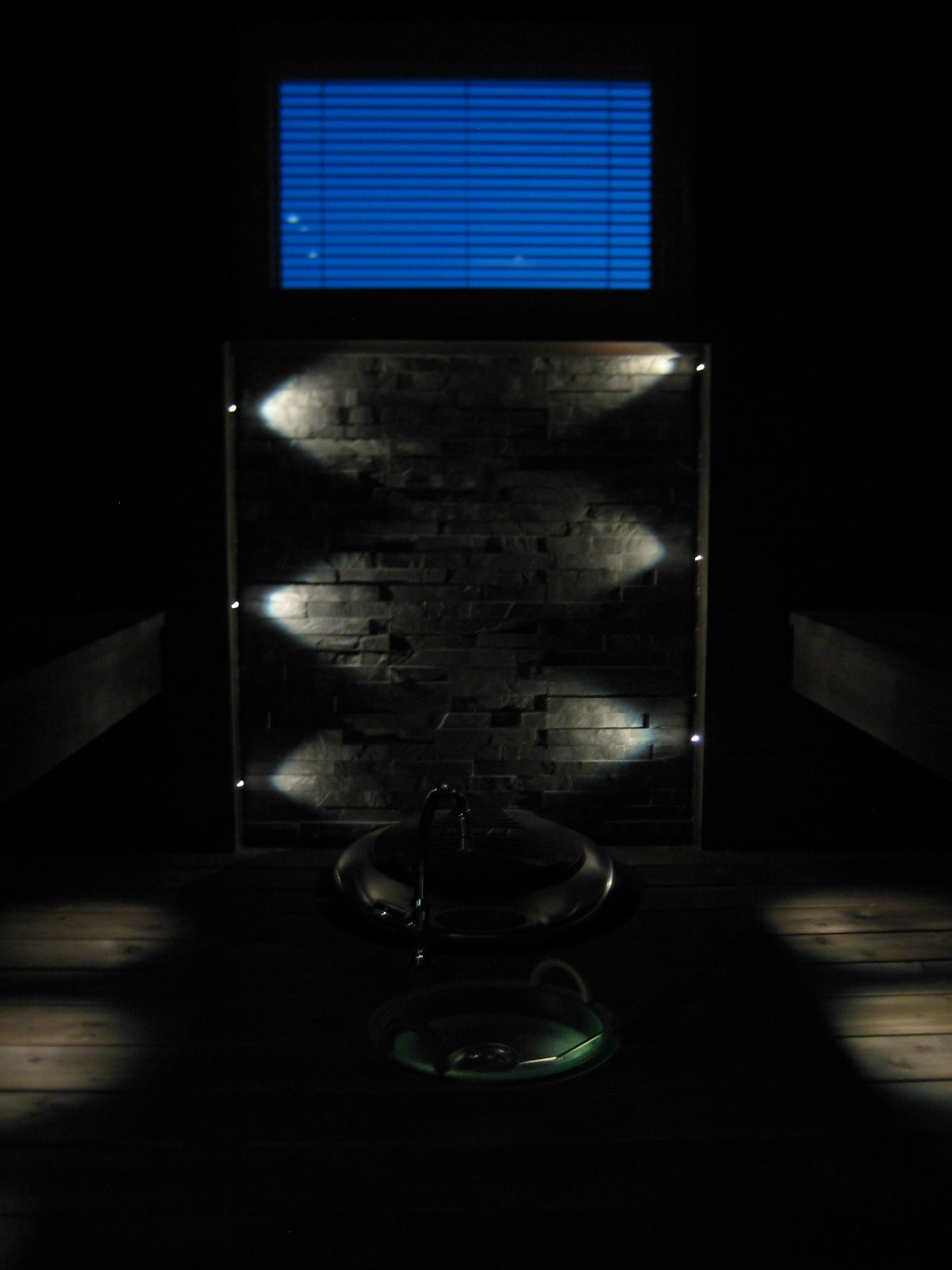 Marikan SisustusStudion tyhjästä paperista ( tietokone pohjasta) itse suunniteltu ja luotu koti, oma koti vuosista 2011-- >> Omakotitalossa on tehty kokonaisvaltaisesti tilasuunnittelu, valaistusssuunnittelu, kiintokalustesuunnittelu, pintasuunnittelu, tekstiilisuunnittelu ja pienesineiden stailausta. Koti oli esillä Meidän Talo lehdessä vuonna 2013. Tilasuunnittelija Marika Piekkala, sisustussuunnittelija Tampere.