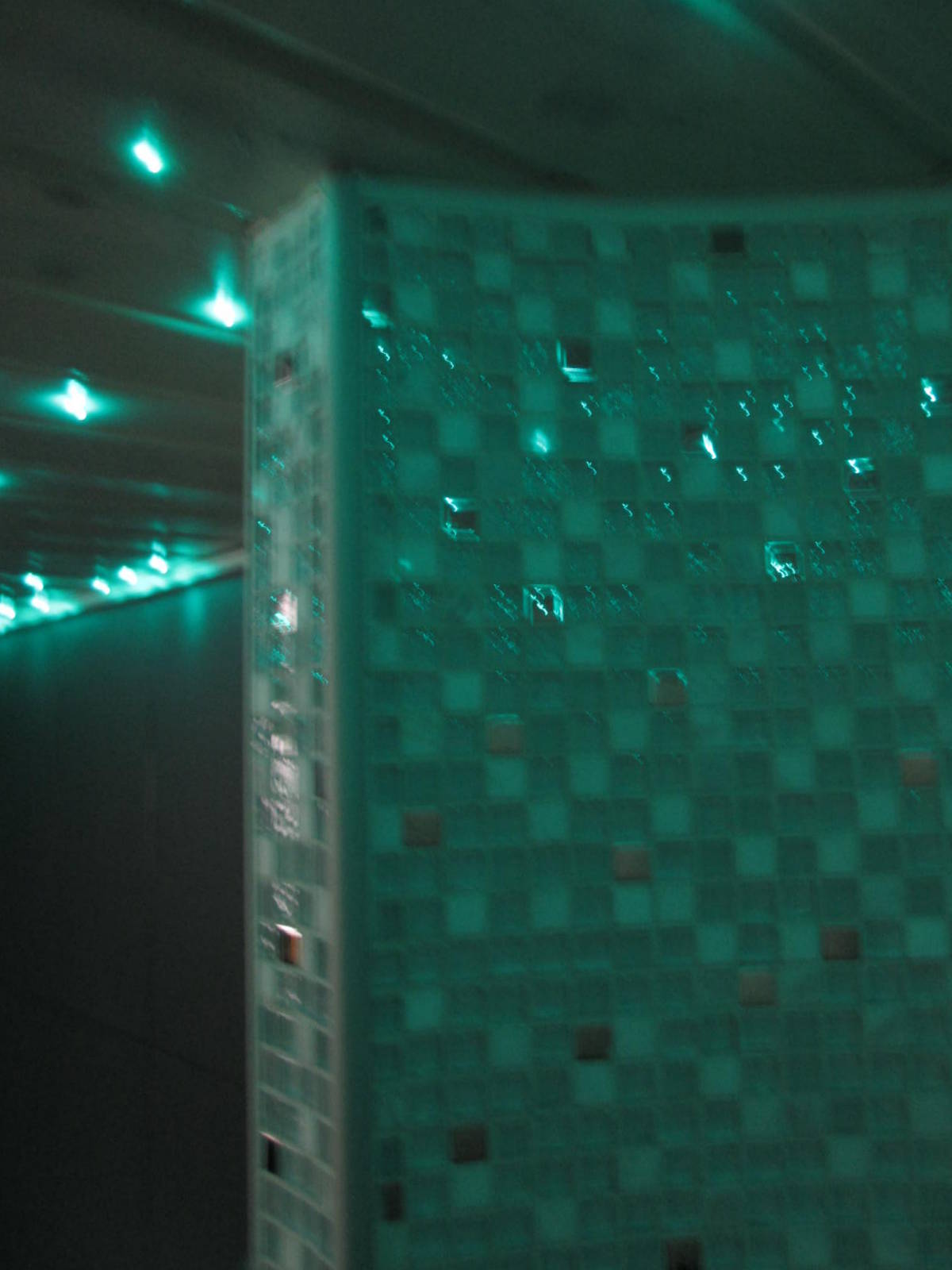 Tilasuunnittelua Somerolla, tilasuunnittelija Marika Piekkala, vanhasta kellaritiloista tuli SPA, sauna, wc, oleskelutila, käytävä ja kodinhoitohuone. Pintasuunnittelu ja valaistussuunnittelu, sekä kiintokalustesuunnittelu, kalusteiden etsintää ja yhteensovittamista, sekä stailausta. Katso myös ennen kuvat lähtökohdista. Sisustussuunnittelija Marika Piekkala, Tampere, Somero, Turku ja Helsinki.