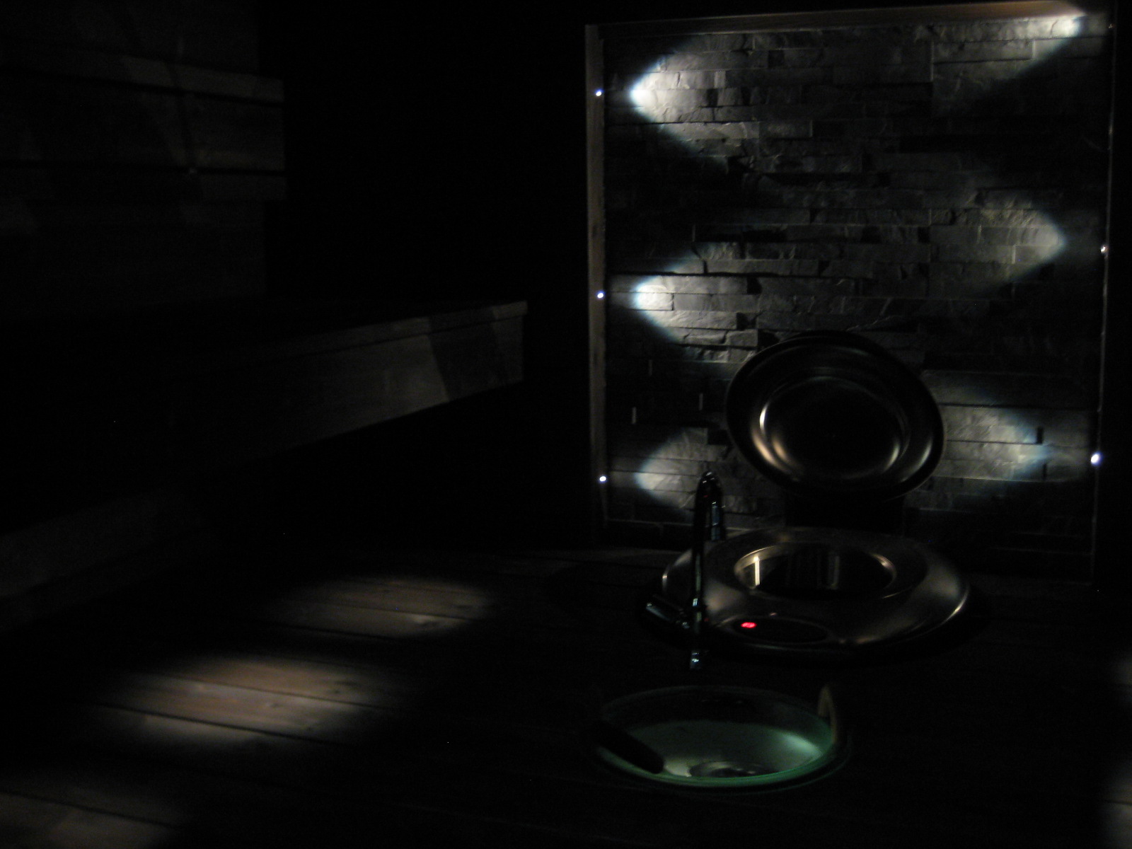 Marikan SisustusStudion tyhjästä paperista ( tietokone pohjasta) itse suunniteltu ja luotu koti, oma koti vuosista 2011-- >> Omakotitalossa on tehty kokonaisvaltaisesti tilasuunnittelu, valaistusssuunnittelu, kiintokalustesuunnittelu, pintasuunnittelu, tekstiilisuunnittelu ja pienesineiden stailausta. Koti oli esillä Meidän Talo lehdessä vuonna 2013. Tilasuunnittelija Marika Piekkala, sisustussuunnittelija Tampere.