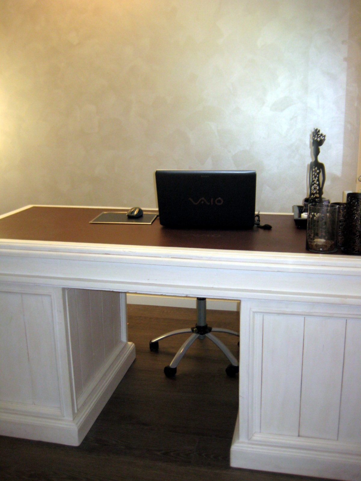 Marikan SisustusStudion tyhjästä paperista ( tietokone pohjasta) itse suunniteltu ja luotu koti, oma koti vuosista 2011-- >> Omakotitalossa on tehty kokonaisvaltaisesti tilasuunnittelu, valaistusssuunnittelu, kiintokalustesuunnittelu, pintasuunnittelu, tekstiilisuunnittelu ja pienesineiden stailausta. Koti oli esillä Meidän Talo lehdessä vuonna 2013. Tilasuunnittelija Marika Piekkala, sisustussuunnittelija Tampere.