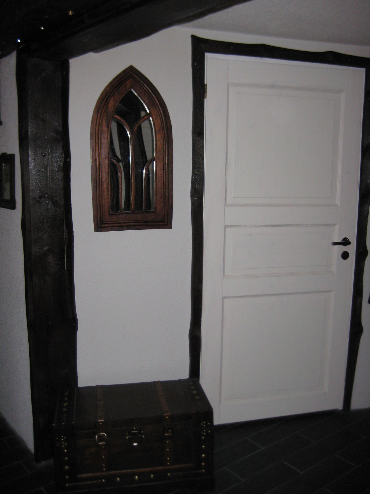 Tilasuunnittelua Somerolla, tilasuunnittelija Marika Piekkala, vanhasta kellaritiloista tuli SPA, sauna, wc, oleskelutila, käytävä ja kodinhoitohuone. Pintasuunnittelu ja valaistussuunnittelu, sekä kiintokalustesuunnittelu, kalusteiden etsintää ja yhteensovittamista, sekä stailausta. Katso myös ennen kuvat lähtökohdista. Sisustussuunnittelija Marika Piekkala, Tampere, Somero, Turku ja Helsinki.