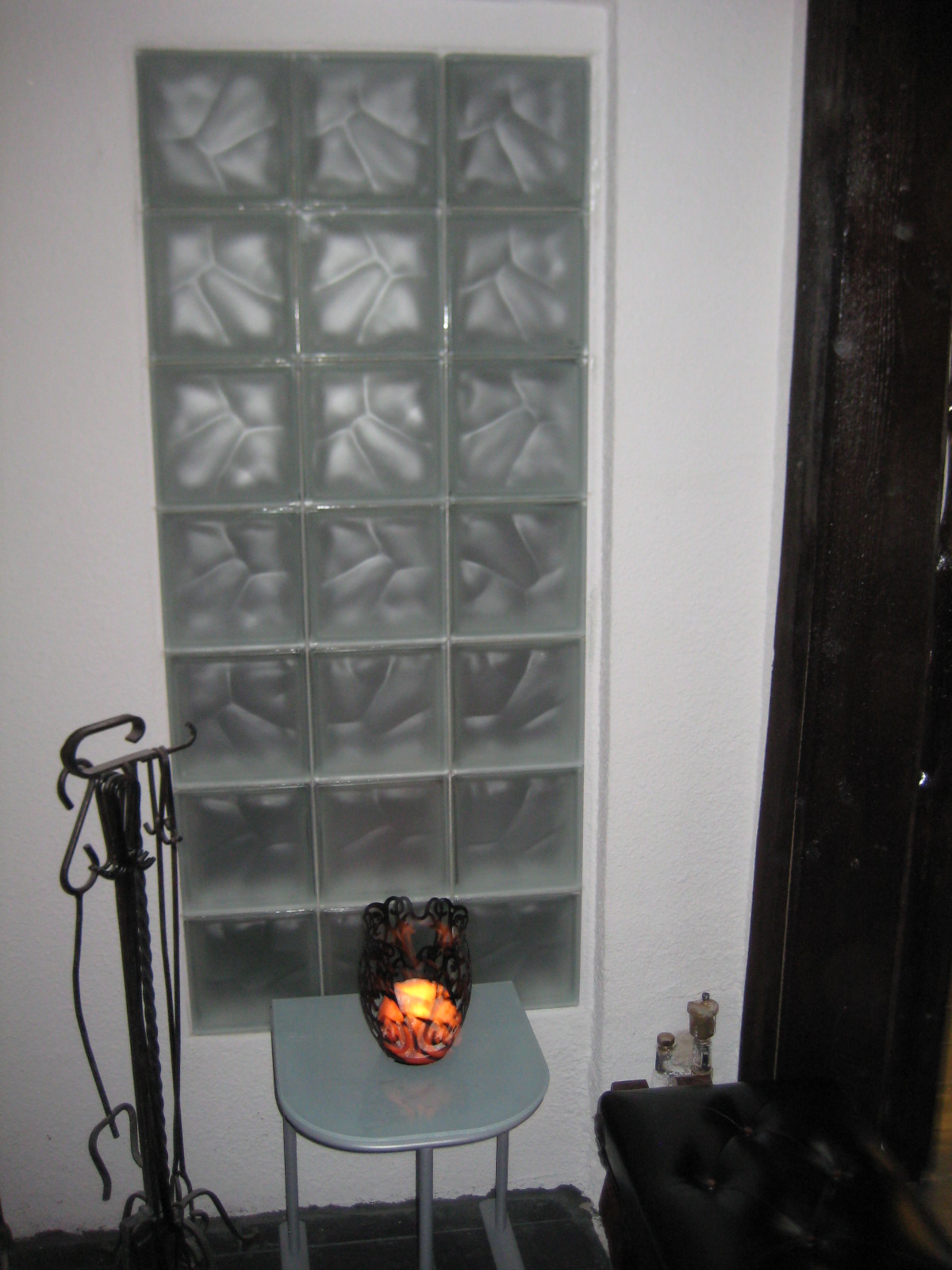 Tilasuunnittelua Somerolla, tilasuunnittelija Marika Piekkala, vanhasta kellaritiloista tuli SPA, sauna, wc, oleskelutila, käytävä ja kodinhoitohuone. Pintasuunnittelu ja valaistussuunnittelu, sekä kiintokalustesuunnittelu, kalusteiden etsintää ja yhteensovittamista, sekä stailausta. Katso myös ennen kuvat lähtökohdista. Sisustussuunnittelija Marika Piekkala, Tampere, Somero, Turku ja Helsinki.