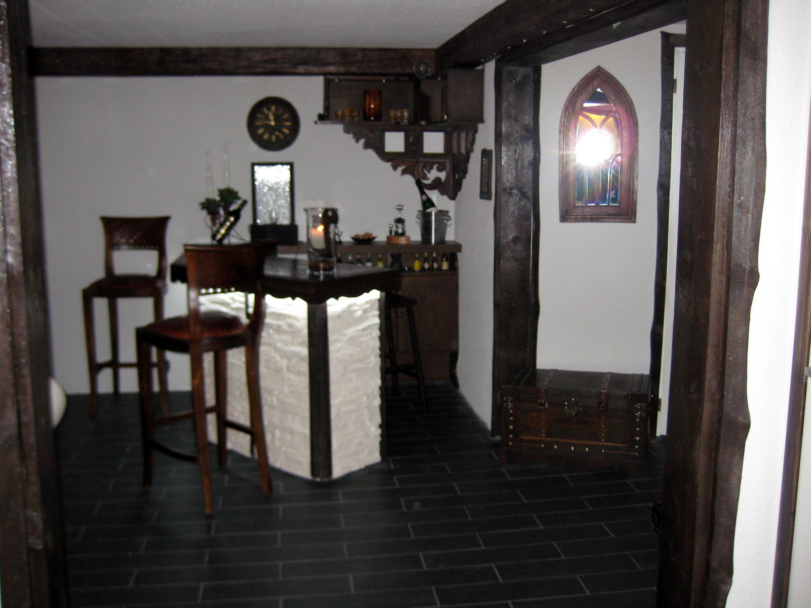 Tilasuunnittelua Somerolla, tilasuunnittelija Marika Piekkala, vanhasta kellaritiloista tuli SPA, sauna, wc, oleskelutila, käytävä ja kodinhoitohuone. Pintasuunnittelu ja valaistussuunnittelu, sekä kiintokalustesuunnittelu, kalusteiden etsintää ja yhteensovittamista, sekä stailausta. Katso myös ennen kuvat lähtökohdista. Sisustussuunnittelija Marika Piekkala, Tampere, Somero, Turku ja Helsinki.