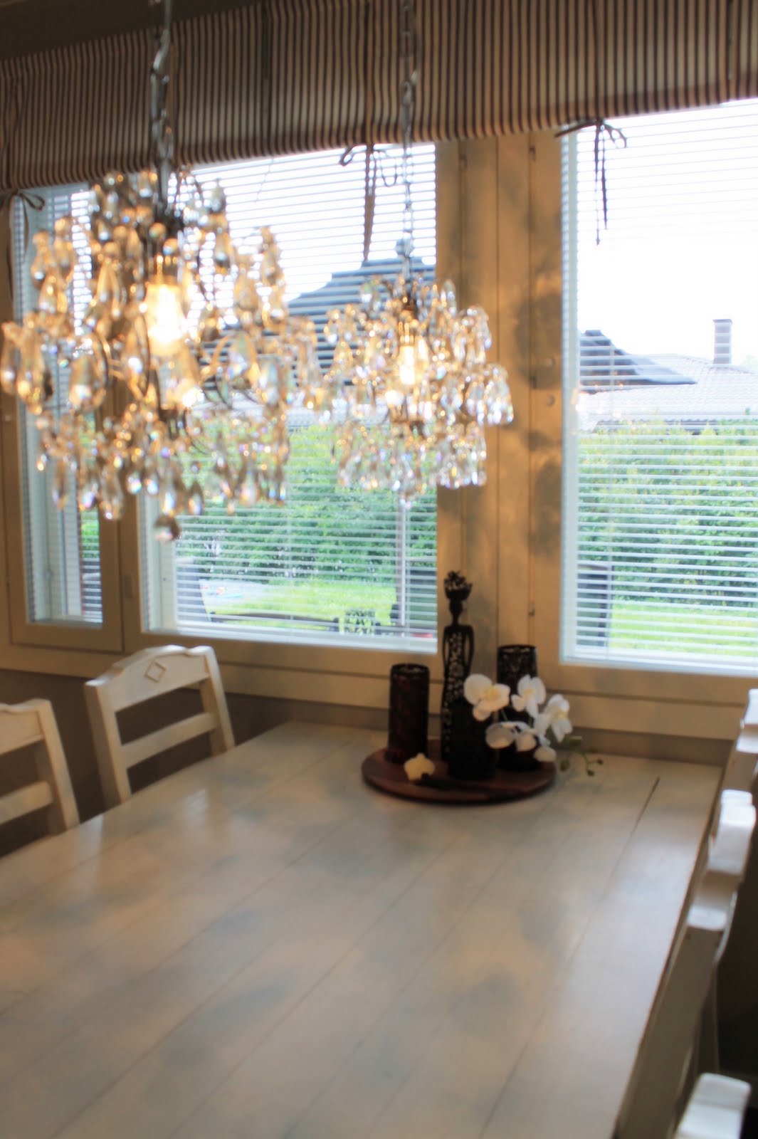 Marikan SisustusStudion tyhjästä paperista ( tietokone pohjasta) itse suunniteltu ja luotu koti, oma koti vuosista 2011-- >> Omakotitalossa on tehty kokonaisvaltaisesti tilasuunnittelu, valaistusssuunnittelu, kiintokalustesuunnittelu, pintasuunnittelu, tekstiilisuunnittelu ja pienesineiden stailausta. Koti oli esillä Meidän Talo lehdessä vuonna 2013. Tilasuunnittelija Marika Piekkala, sisustussuunnittelija Tampere.