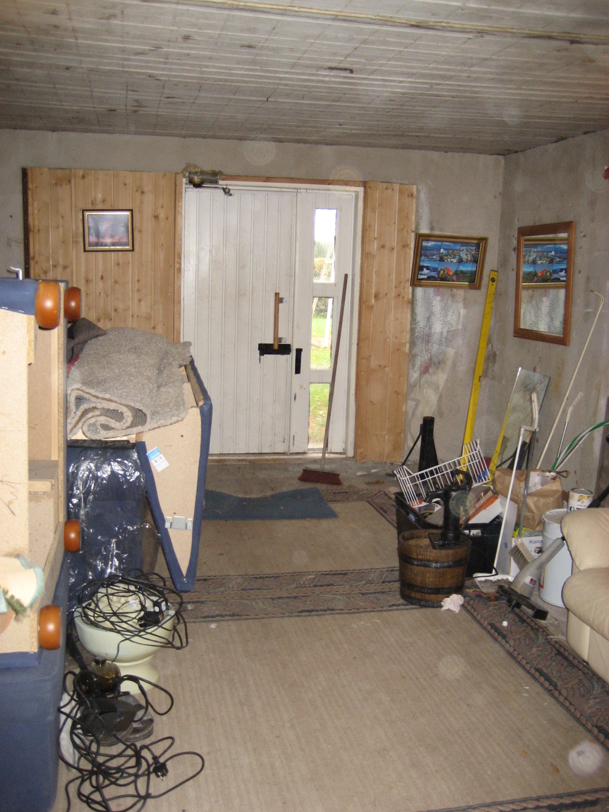 Ennen kuvat lähtökohdista. Tilasuunnittelua Somerolla, tilasuunnittelija Marika Piekkala, vanhasta kellaritiloista tuli SPA, sauna, wc, oleskelutila, käytävä ja kodinhoitohuone. Pintasuunnittelu ja valaistussuunnittelu, sekä kiintokalustesuunnittelu, kalusteiden etsintää ja yhteensovittamista, sekä stailausta.