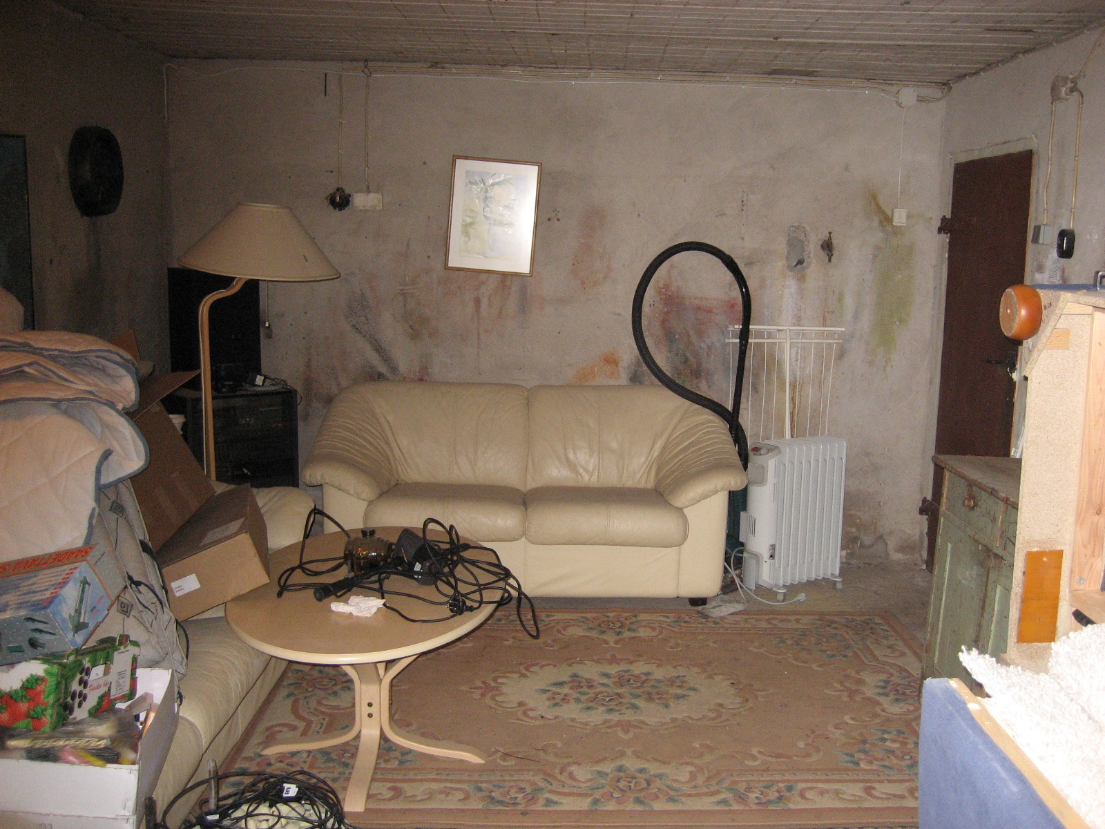 Ennen kuvat lähtökohdista. Tilasuunnittelua Somerolla, tilasuunnittelija Marika Piekkala, vanhasta kellaritiloista tuli SPA, sauna, wc, oleskelutila, käytävä ja kodinhoitohuone. Pintasuunnittelu ja valaistussuunnittelu, sekä kiintokalustesuunnittelu, kalusteiden etsintää ja yhteensovittamista, sekä stailausta.