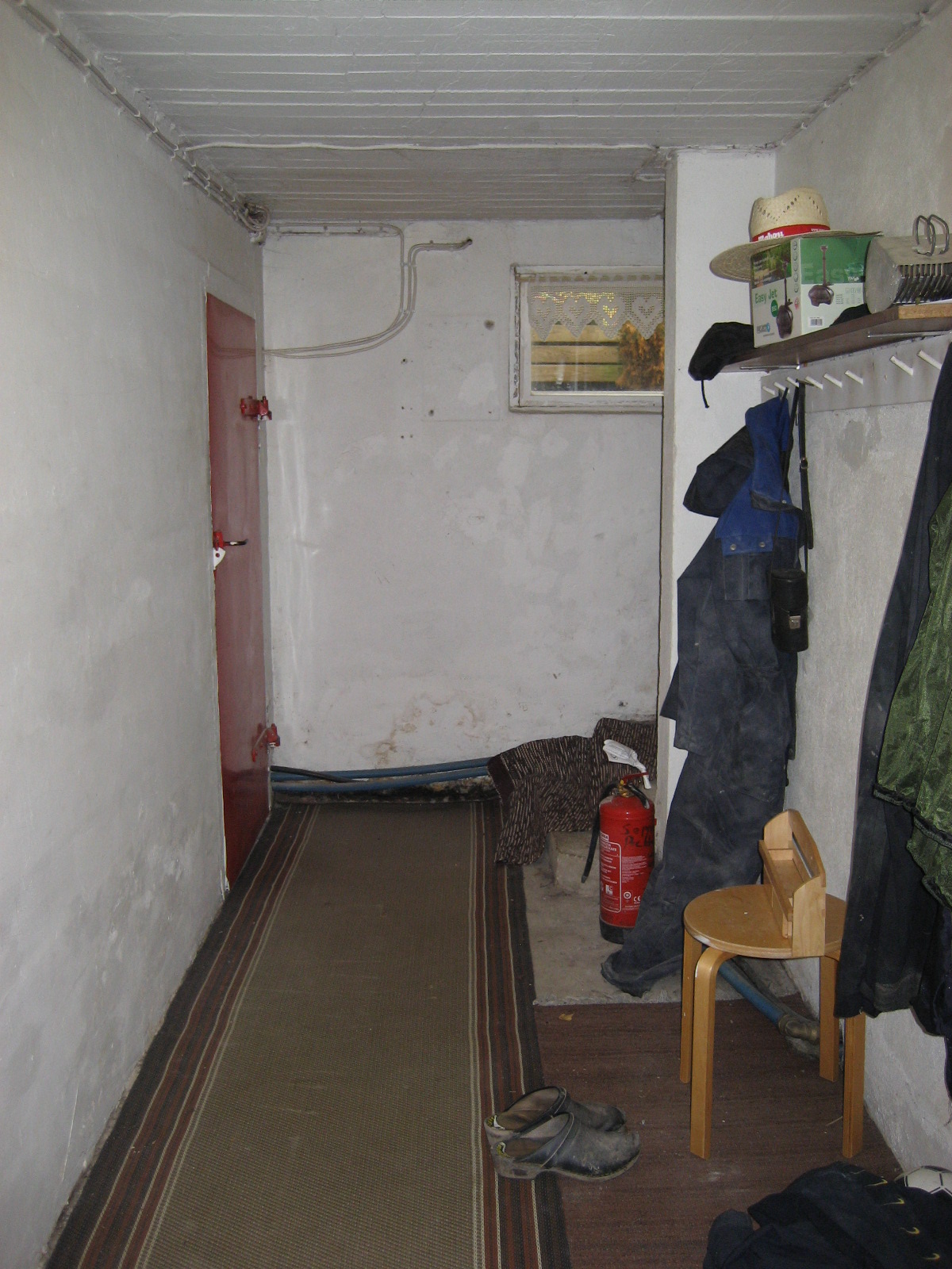 Ennen kuvat lähtökohdista. Tilasuunnittelua Somerolla, tilasuunnittelija Marika Piekkala, vanhasta kellaritiloista tuli SPA, sauna, wc, oleskelutila, käytävä ja kodinhoitohuone. Pintasuunnittelu ja valaistussuunnittelu, sekä kiintokalustesuunnittelu, kalusteiden etsintää ja yhteensovittamista, sekä stailausta.