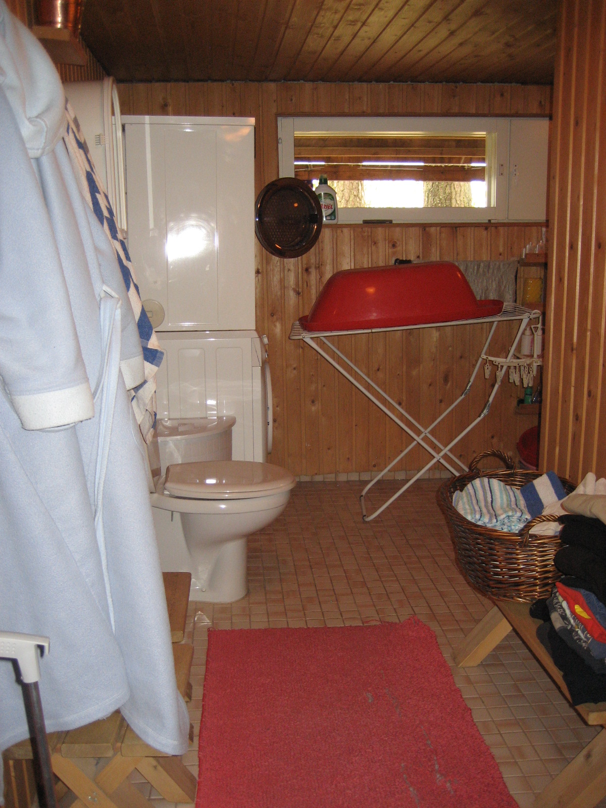 Ennen kuvat lähtökohdista. Tilasuunnittelua Somerolla, tilasuunnittelija Marika Piekkala, vanhasta kellaritiloista tuli SPA, sauna, wc, oleskelutila, käytävä ja kodinhoitohuone. Pintasuunnittelu ja valaistussuunnittelu, sekä kiintokalustesuunnittelu, kalusteiden etsintää ja yhteensovittamista, sekä stailausta.