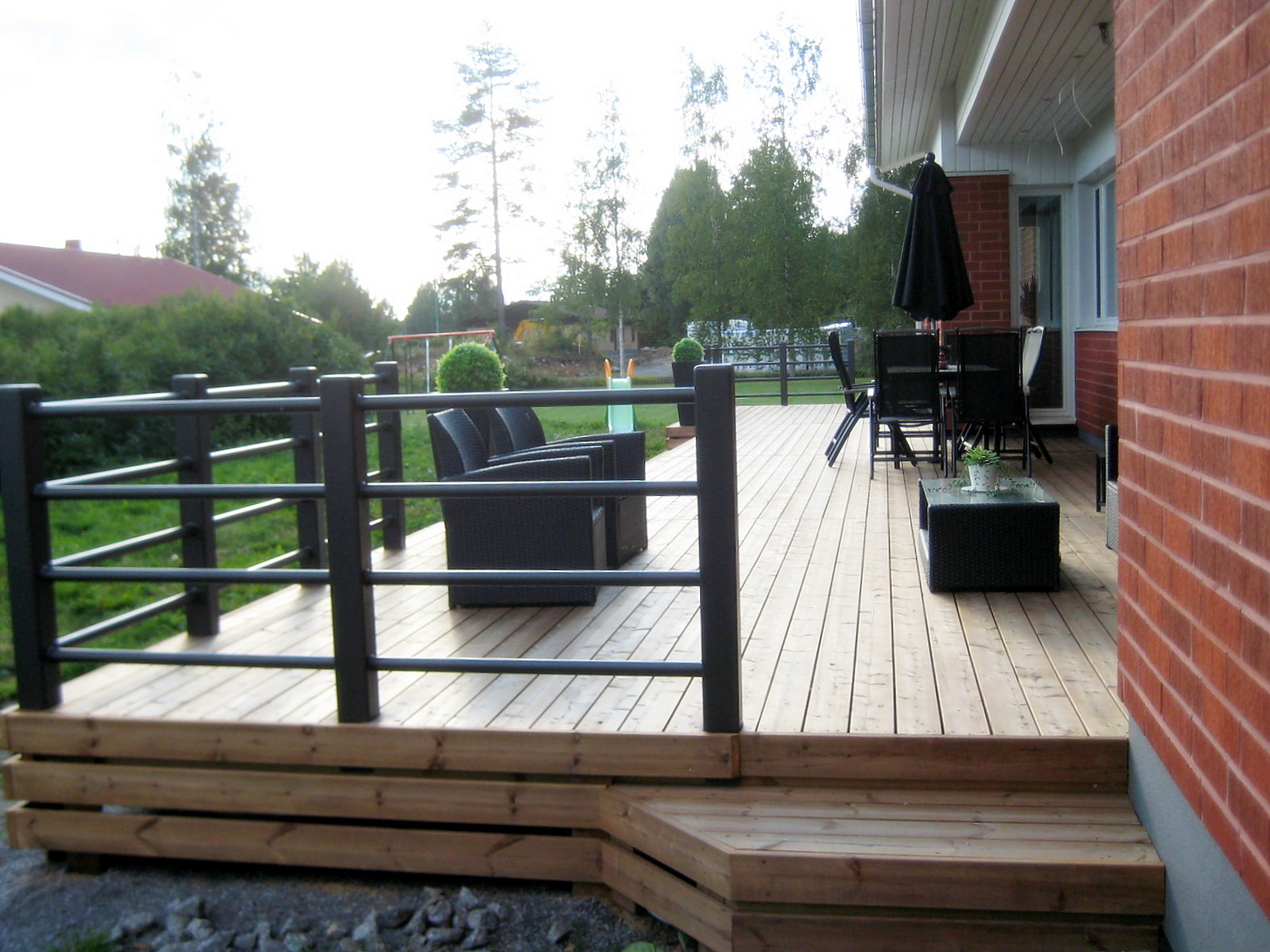 Marikan SisustusStudion tyhjästä paperista ( tietokone pohjasta) itse suunniteltu ja luotu koti, oma koti vuosista 2011-- >> Omakotitalossa on tehty kokonaisvaltaisesti tilasuunnittelu, valaistusssuunnittelu, kiintokalustesuunnittelu, pintasuunnittelu, tekstiilisuunnittelu ja pienesineiden stailausta. Koti oli esillä Meidän Talo lehdessä vuonna 2013. Tilasuunnittelija Marika Piekkala, sisustussuunnittelija Tampere.