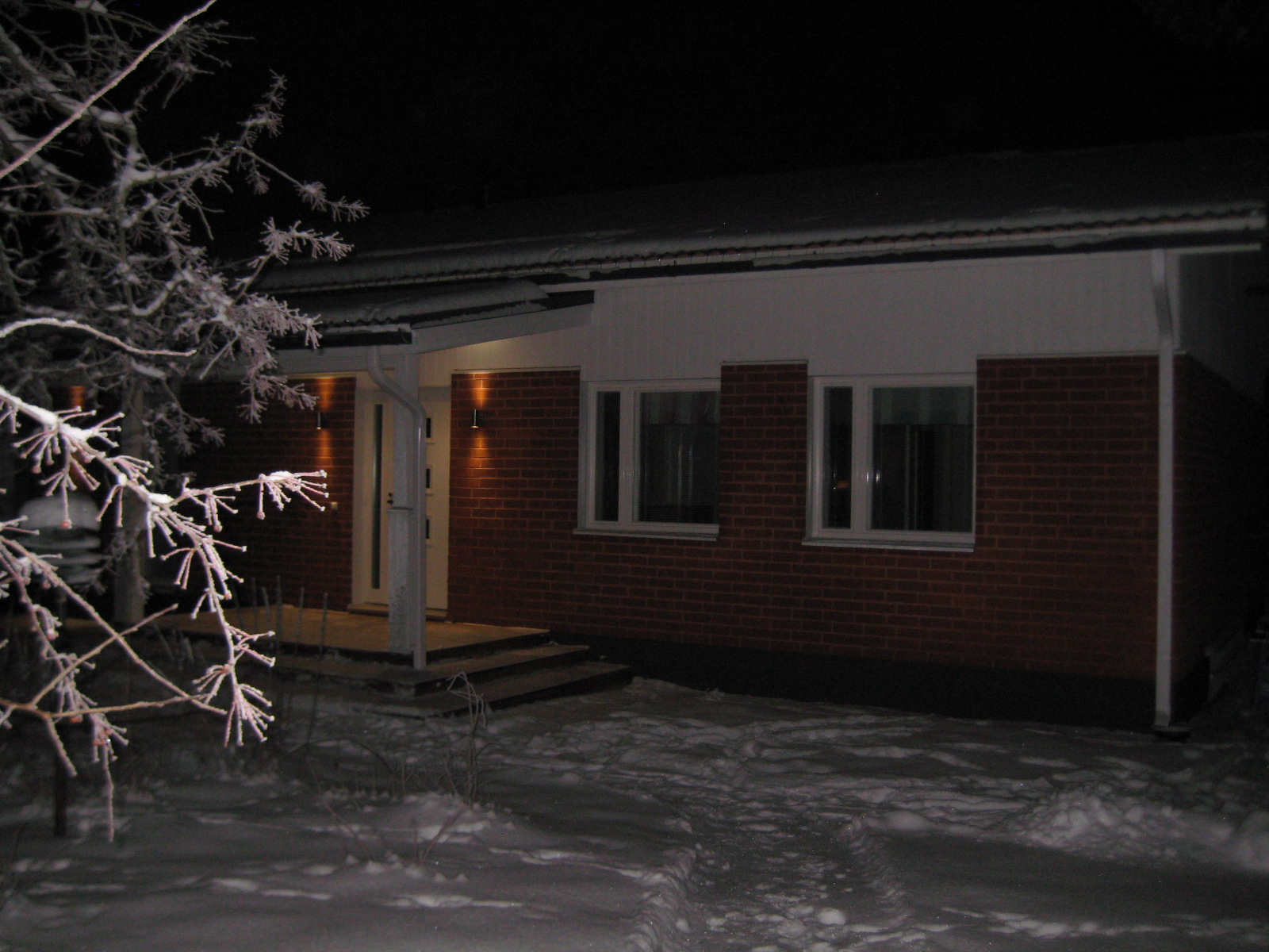 Marikan SisustusStudion tyhjästä paperista ( tietokone pohjasta) itse suunniteltu ja luotu koti, oma koti vuosista 2011-- >> Omakotitalossa on tehty kokonaisvaltaisesti tilasuunnittelu, valaistusssuunnittelu, kiintokalustesuunnittelu, pintasuunnittelu, tekstiilisuunnittelu ja pienesineiden stailausta. Koti oli esillä Meidän Talo lehdessä vuonna 2013. Tilasuunnittelija Marika Piekkala, sisustussuunnittelija Tampere.