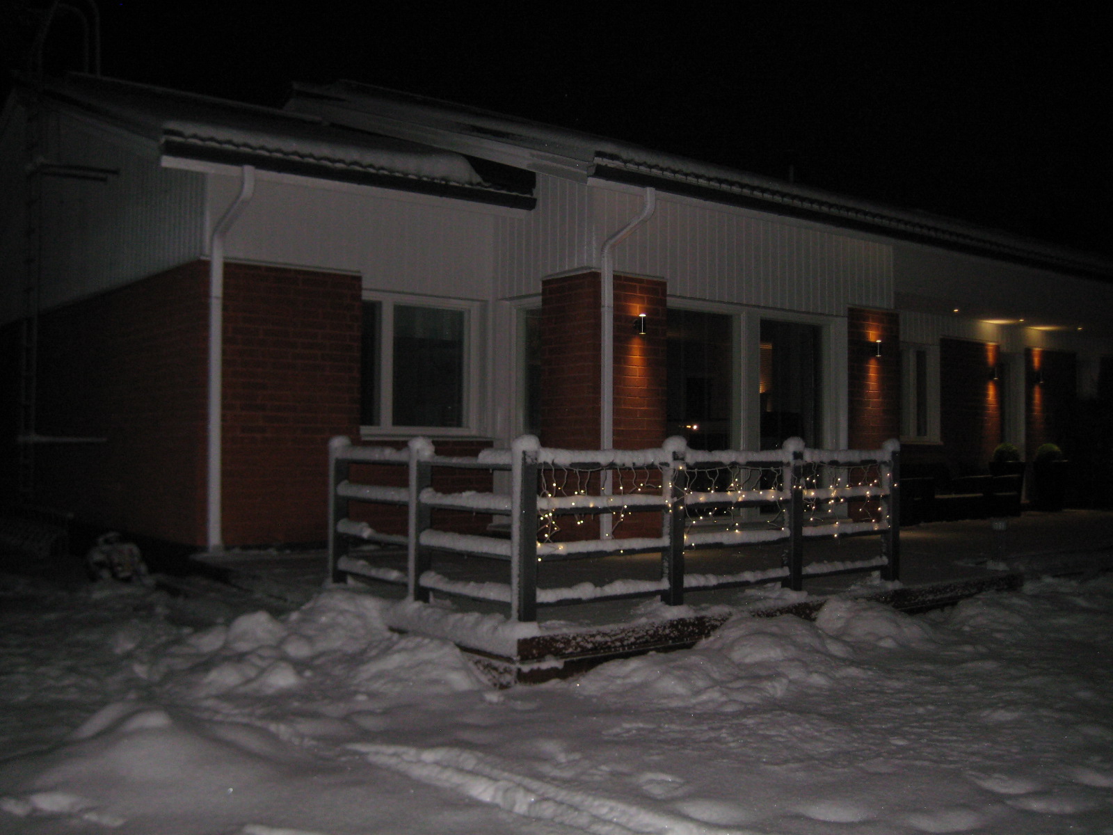 Marikan SisustusStudion tyhjästä paperista ( tietokone pohjasta) itse suunniteltu ja luotu koti, oma koti vuosista 2011-- >> Omakotitalossa on tehty kokonaisvaltaisesti tilasuunnittelu, valaistusssuunnittelu, kiintokalustesuunnittelu, pintasuunnittelu, tekstiilisuunnittelu ja pienesineiden stailausta. Koti oli esillä Meidän Talo lehdessä vuonna 2013. Tilasuunnittelija Marika Piekkala, sisustussuunnittelija Tampere.