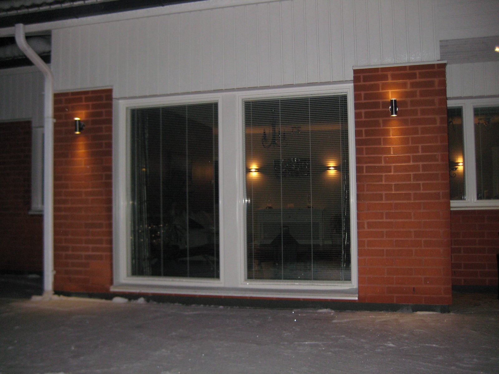 Marikan SisustusStudion tyhjästä paperista ( tietokone pohjasta) itse suunniteltu ja luotu koti, oma koti vuosista 2011-- >> Omakotitalossa on tehty kokonaisvaltaisesti tilasuunnittelu, valaistusssuunnittelu, kiintokalustesuunnittelu, pintasuunnittelu, tekstiilisuunnittelu ja pienesineiden stailausta. Koti oli esillä Meidän Talo lehdessä vuonna 2013. Tilasuunnittelija Marika Piekkala, sisustussuunnittelija Tampere.