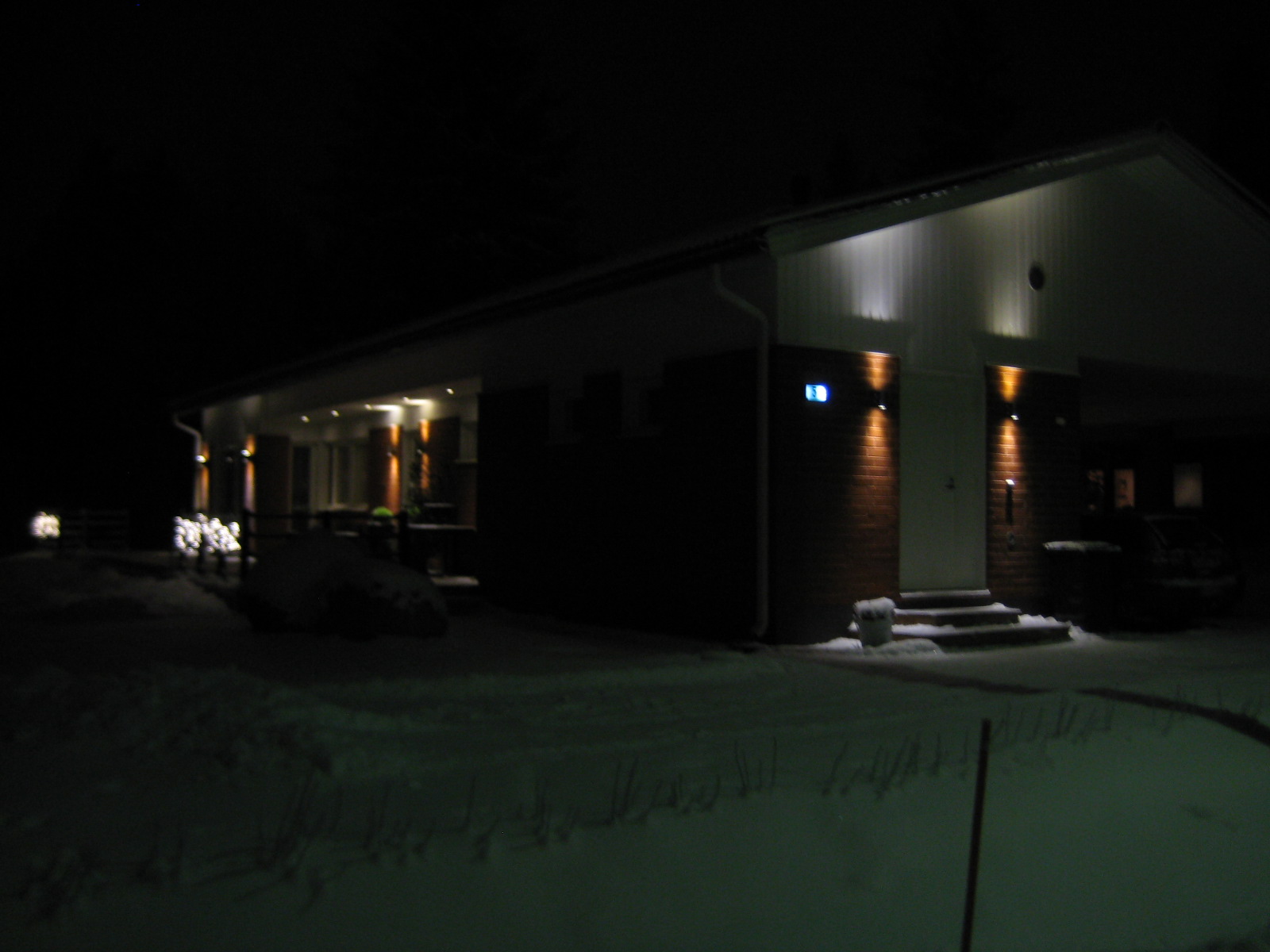 Marikan SisustusStudion tyhjästä paperista ( tietokone pohjasta) itse suunniteltu ja luotu koti, oma koti vuosista 2011-- >> Omakotitalossa on tehty kokonaisvaltaisesti tilasuunnittelu, valaistusssuunnittelu, kiintokalustesuunnittelu, pintasuunnittelu, tekstiilisuunnittelu ja pienesineiden stailausta. Koti oli esillä Meidän Talo lehdessä vuonna 2013. Tilasuunnittelija Marika Piekkala, sisustussuunnittelija Tampere.