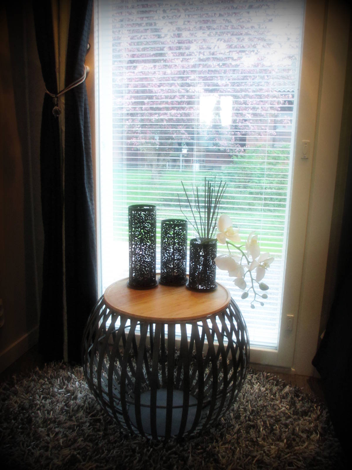 Marikan SisustusStudion tyhjästä paperista ( tietokone pohjasta) itse suunniteltu ja luotu koti, oma koti vuosista 2011-- >> Omakotitalossa on tehty kokonaisvaltaisesti tilasuunnittelu, valaistusssuunnittelu, kiintokalustesuunnittelu, pintasuunnittelu, tekstiilisuunnittelu ja pienesineiden stailausta. Koti oli esillä Meidän Talo lehdessä vuonna 2013. Tilasuunnittelija Marika Piekkala, sisustussuunnittelija Tampere.