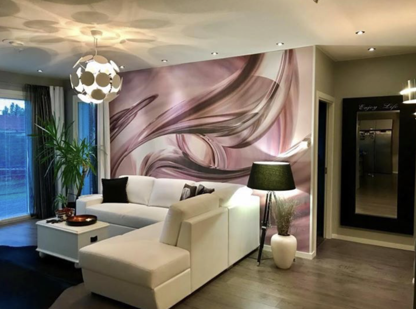 Marikan SisustusStudion tyhjästä paperista ( tietokone pohjasta) itse suunniteltu ja luotu koti, oma koti vuosista 2011-- >> Omakotitalossa on tehty kokonaisvaltaisesti tilasuunnittelu, valaistusssuunnittelu, kiintokalustesuunnittelu, pintasuunnittelu, tekstiilisuunnittelu ja pienesineiden stailausta. Koti oli esillä Meidän Talo lehdessä vuonna 2013. Tilasuunnittelija Marika Piekkala, sisustussuunnittelija Tampere.