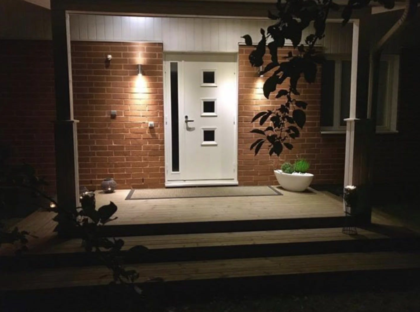 Marikan SisustusStudion tyhjästä paperista ( tietokone pohjasta) itse suunniteltu ja luotu koti, oma koti vuosista 2011-- >> Omakotitalossa on tehty kokonaisvaltaisesti tilasuunnittelu, valaistusssuunnittelu, kiintokalustesuunnittelu, pintasuunnittelu, tekstiilisuunnittelu ja pienesineiden stailausta. Koti oli esillä Meidän Talo lehdessä vuonna 2013. Tilasuunnittelija Marika Piekkala, sisustussuunnittelija Tampere.