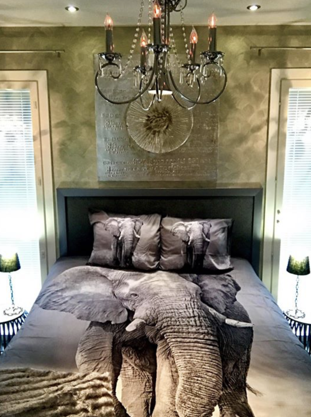 Marikan SisustusStudion tyhjästä paperista ( tietokone pohjasta) itse suunniteltu ja luotu koti, oma koti vuosista 2011-- >> Omakotitalossa on tehty kokonaisvaltaisesti tilasuunnittelu, valaistusssuunnittelu, kiintokalustesuunnittelu, pintasuunnittelu, tekstiilisuunnittelu ja pienesineiden stailausta. Koti oli esillä Meidän Talo lehdessä vuonna 2013. Tilasuunnittelija Marika Piekkala, sisustussuunnittelija Tampere.