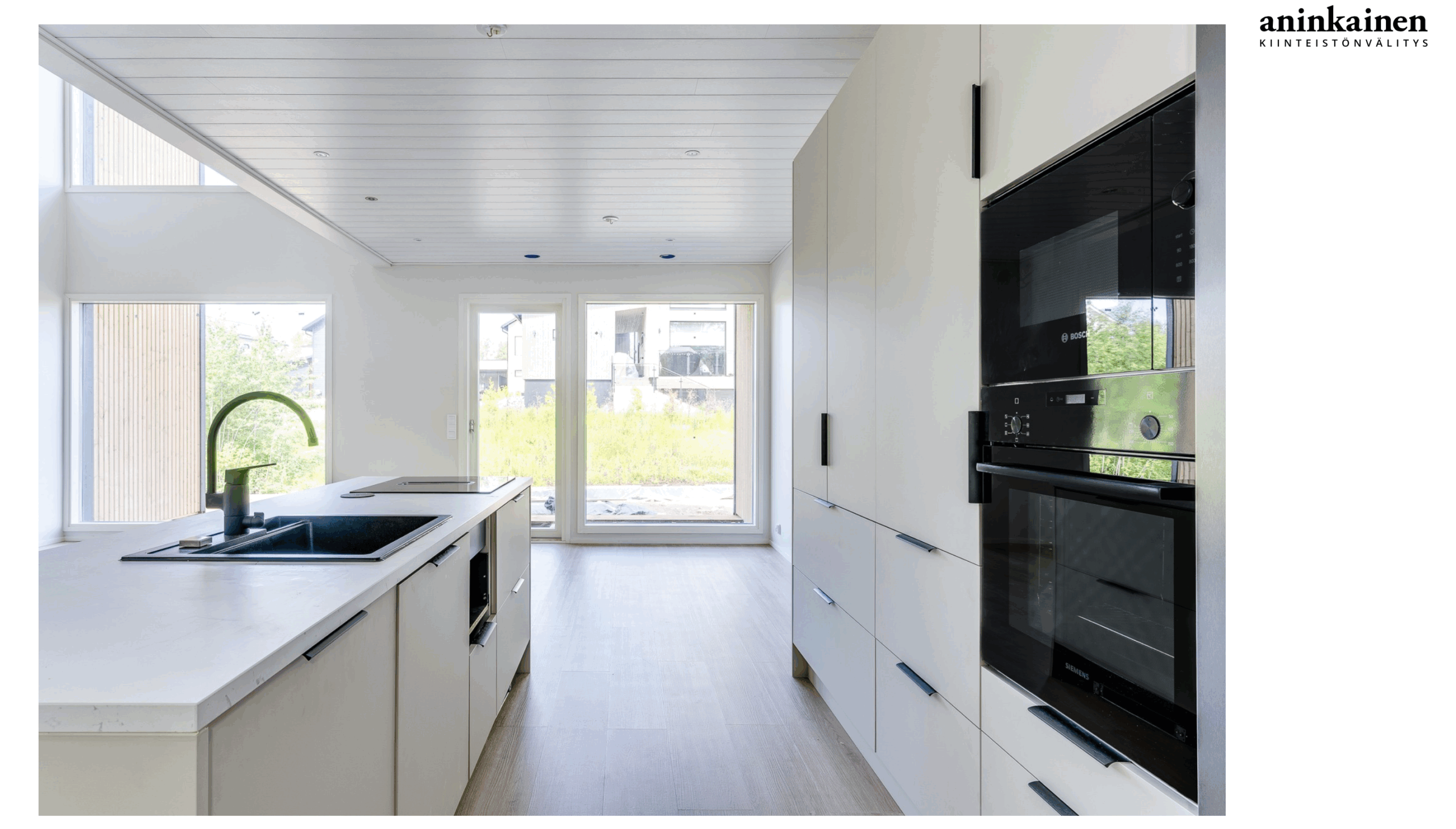 Rakennuttajan myyntikohde myyty. Kiinteistövälittäjä Aninkainen.fi omistaa kuvat ja tekijänoikeudet. Kaikki sisätilan materiaalit, pinnat ja kiintokalusteet saunan kanssa on valinnut Marika Piekkala, Sisustussuunnittelija Tampere, Pirkanmaa, Ylöjärvi, Nokia Turku, Helsinki, Lahti ja muut kaupungit. Toimin koko Suomen alueella, myös ulkomailla.   Marikan SisustusStudio 045 - 137 2572 www.sisustusstudio.com Sisustussuunnittelua intohimolla & 16 vuoden kokemuksella 💯✨