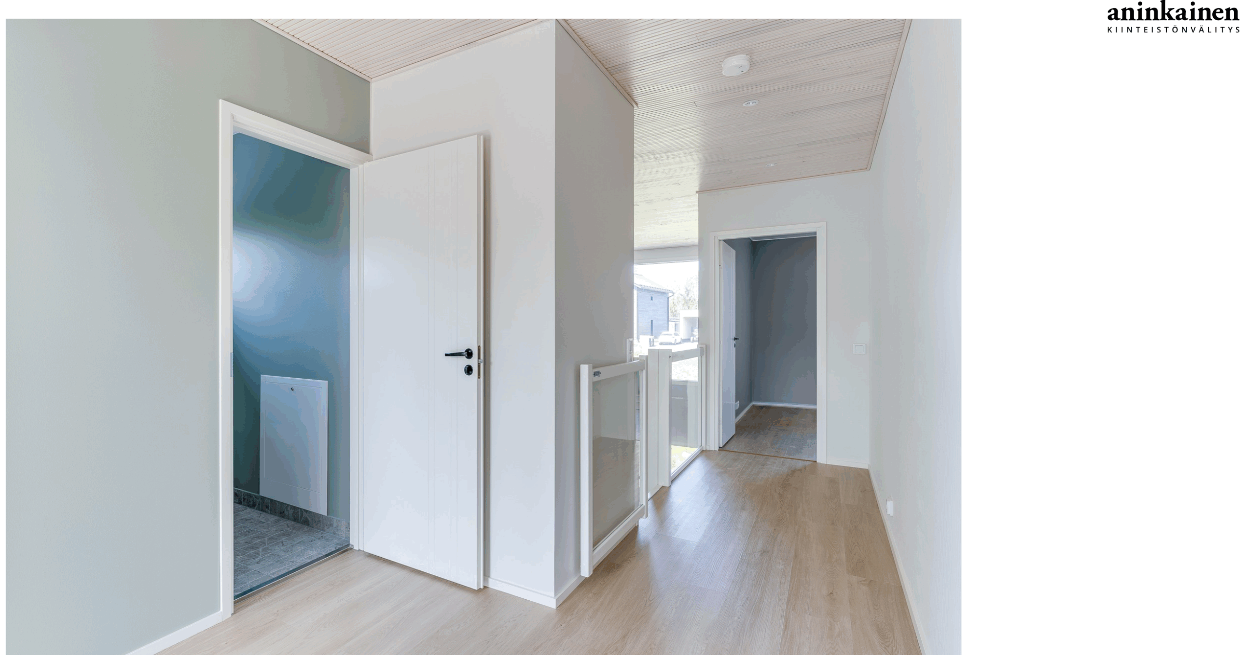 Rakennuttajan myyntikohde myyty. Kiinteistövälittäjä Aninkainen.fi omistaa kuvat ja tekijänoikeudet. Kaikki sisätilan materiaalit, pinnat ja kiintokalusteet saunan kanssa on valinnut Marika Piekkala, Sisustussuunnittelija Tampere, Pirkanmaa, Ylöjärvi, Nokia Turku, Helsinki, Lahti ja muut kaupungit. Toimin koko Suomen alueella, myös ulkomailla.   Marikan SisustusStudio 045 - 137 2572 www.sisustusstudio.com Sisustussuunnittelua intohimolla & 16 vuoden kokemuksella 💯✨