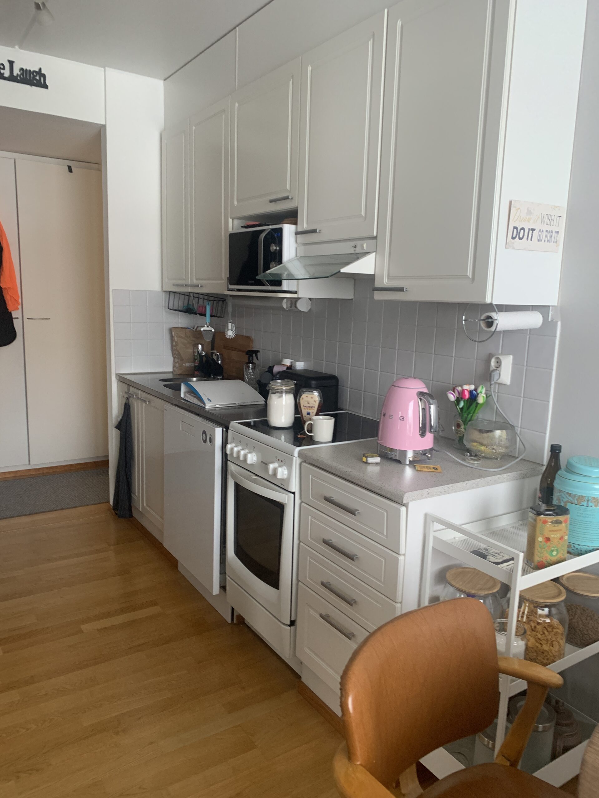 Uudistettu Keittiö Nokia - Tampere - Marika Piekkala - Marikan SisustusStudio - kokonaisvaltainen keittiöremontti - ennen kuvat